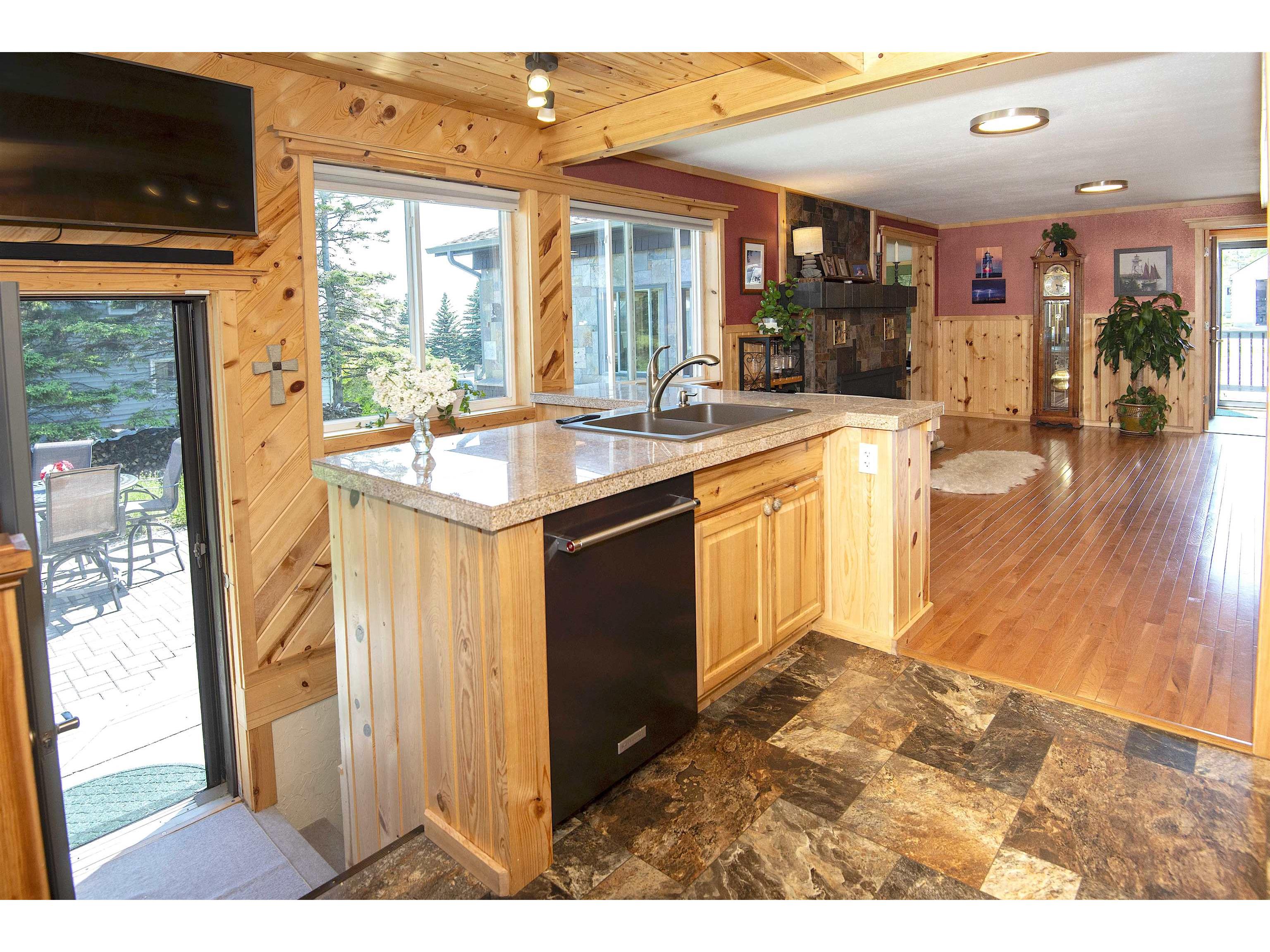 206 N Broadway Ave Grand Marais MN 55604 6123019 image21