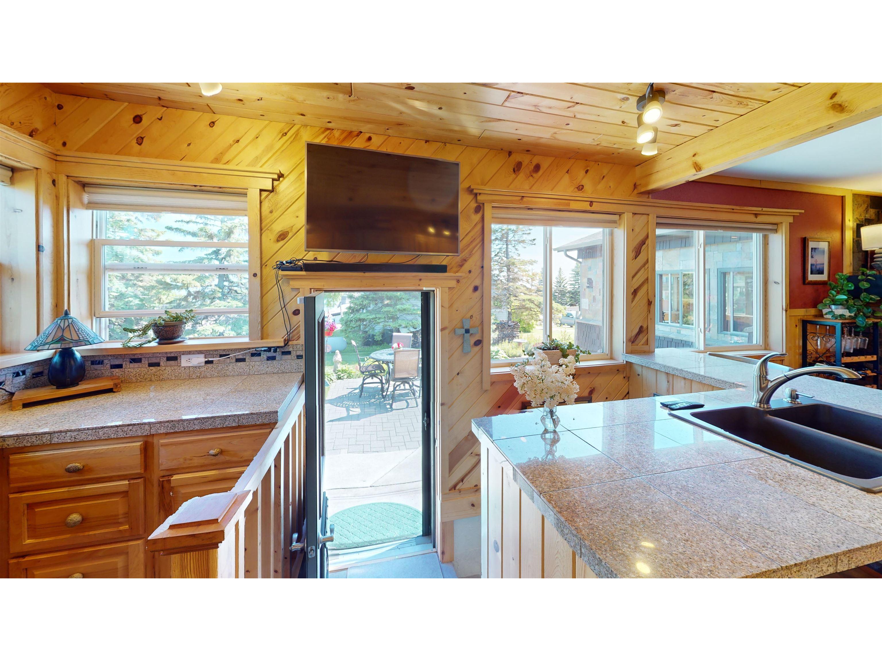 206 N Broadway Ave Grand Marais MN 55604 6123019 image22