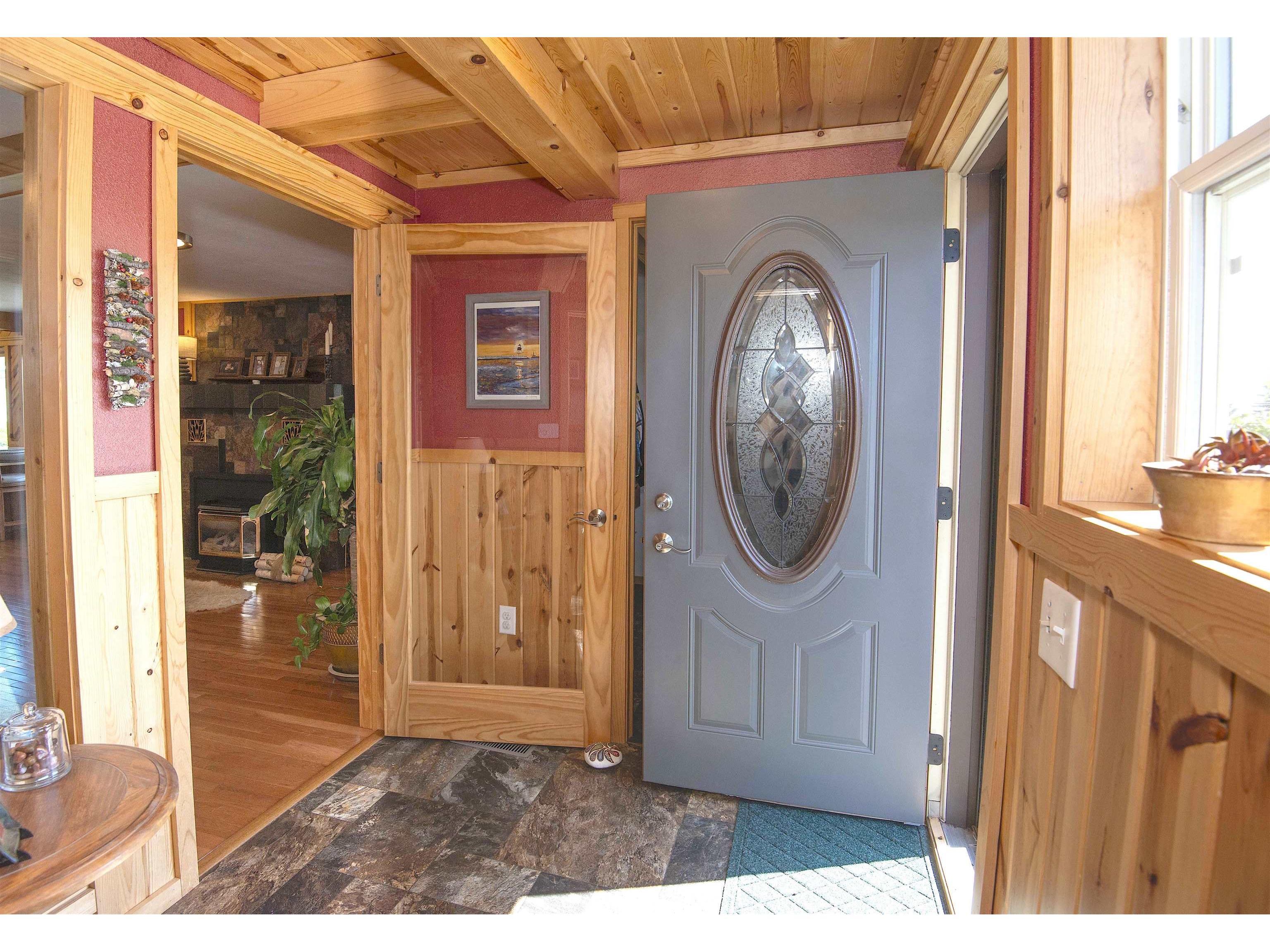 206 N Broadway Ave Grand Marais MN 55604 6123019 image4