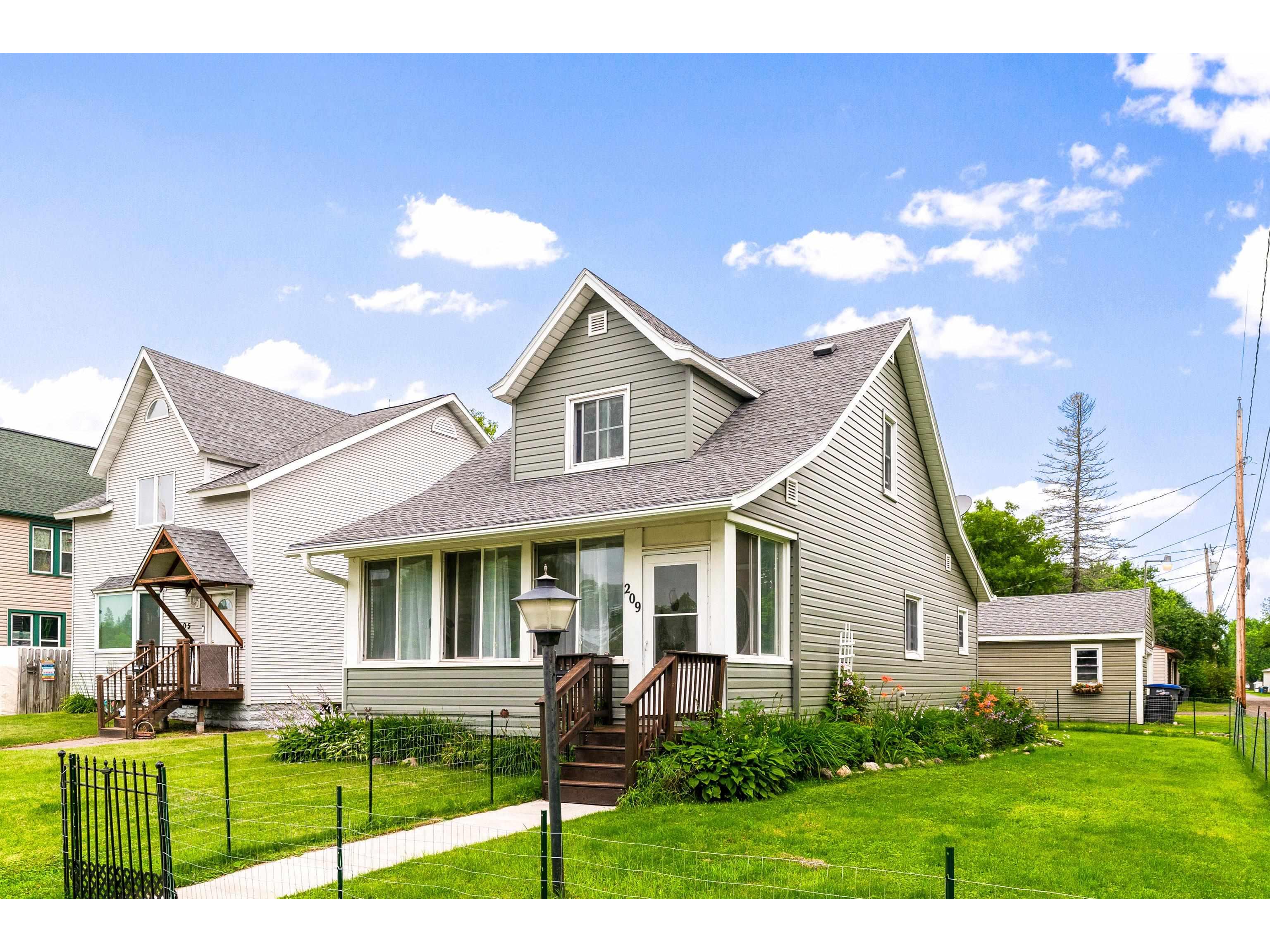 209 E McCuen St Duluth MN 55808 6120959 image1