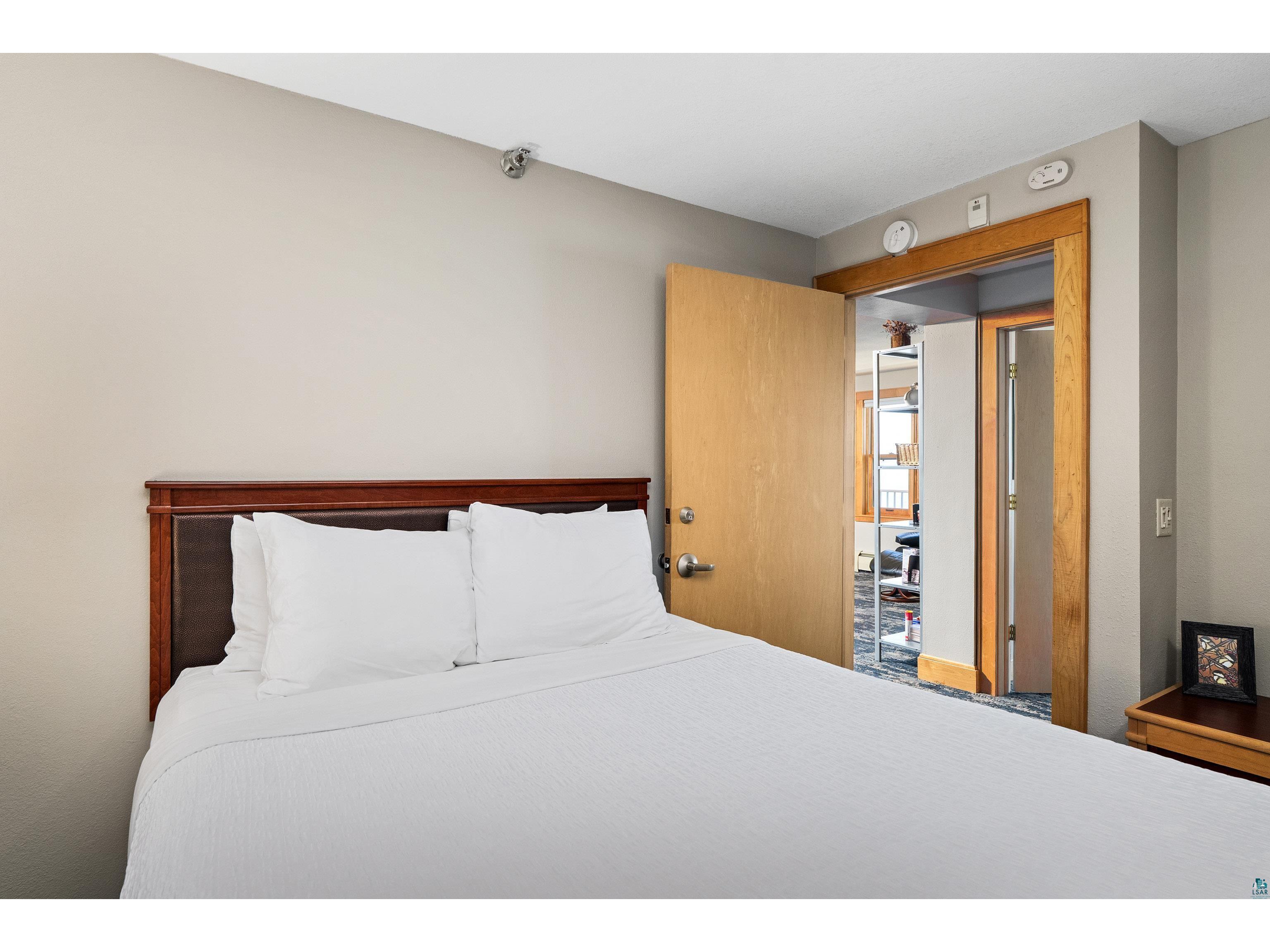 21 E Wisconsin St Grand Marais MN 55604 - Lake Superior 6126310 image36