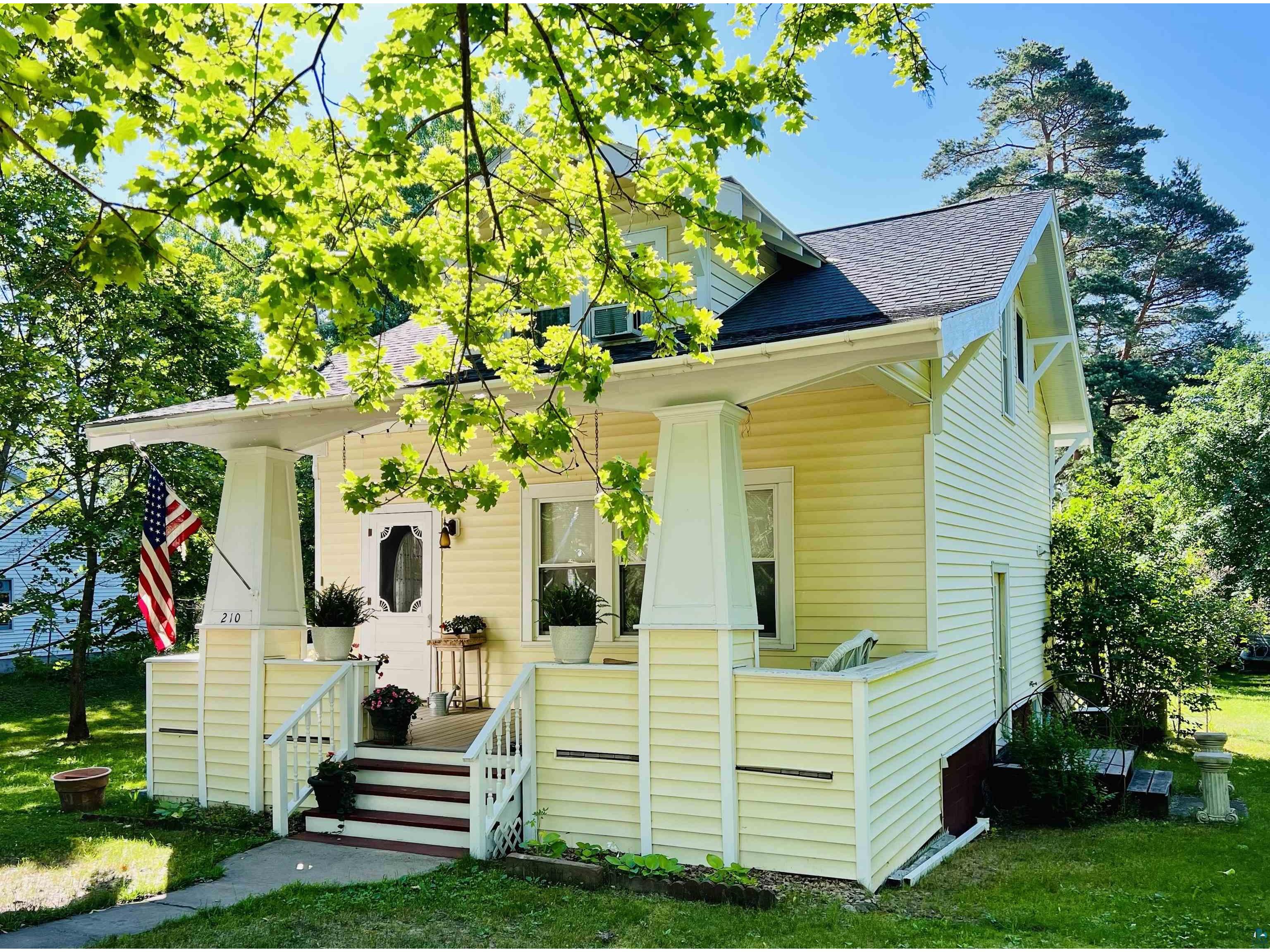 210 3rd St E Washburn WI 54891 6118544 image1