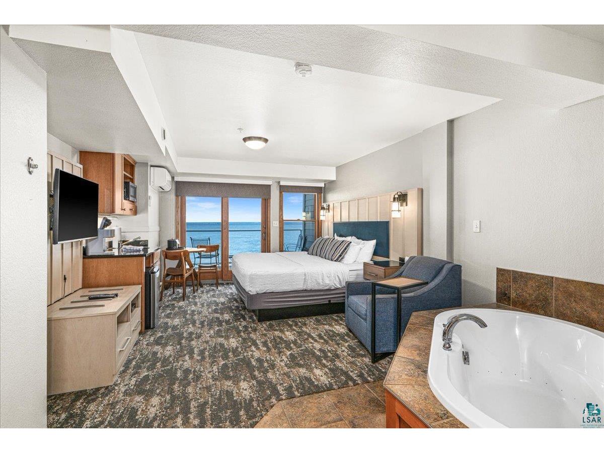 2100 Water St Duluth MN 55812 - Lake Superior 6124242 image34