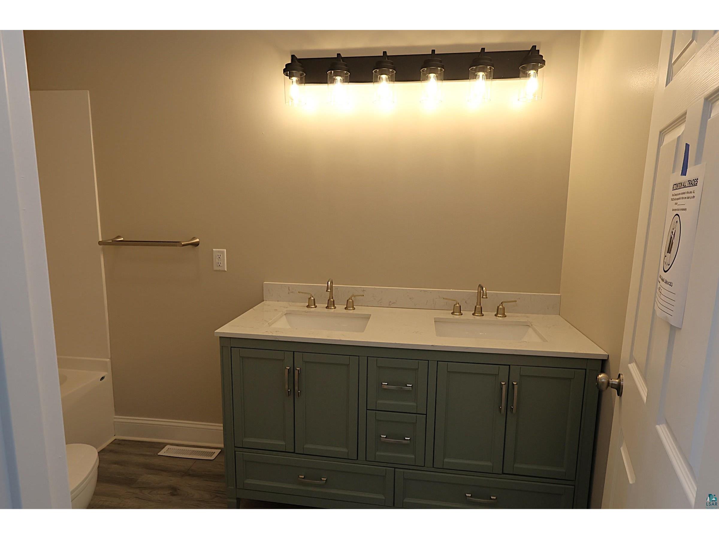 2102 E Main St Ashland WI 54806 6124944 image17