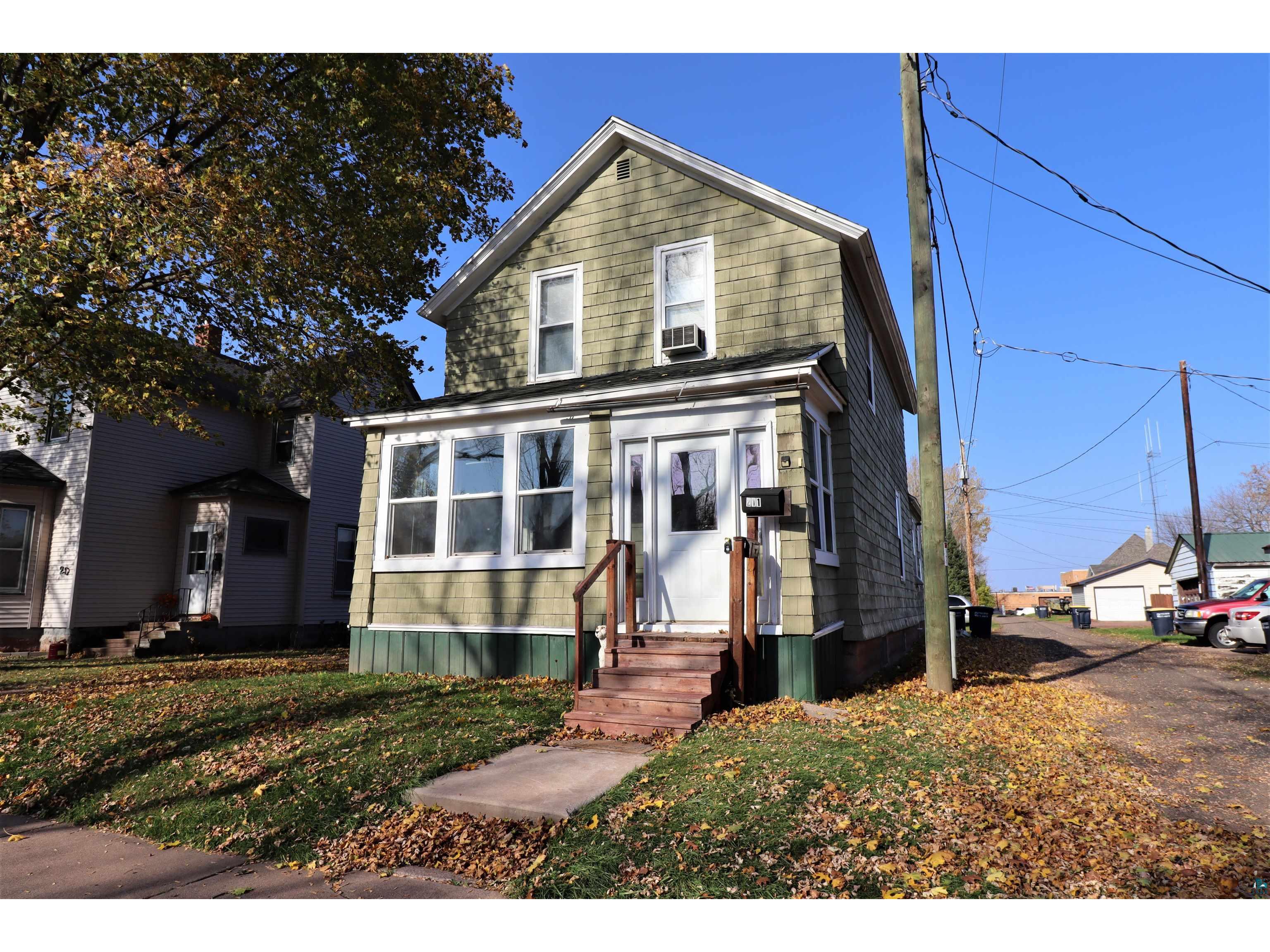 211 8th St E Ashland WI 54806 6106296 image1