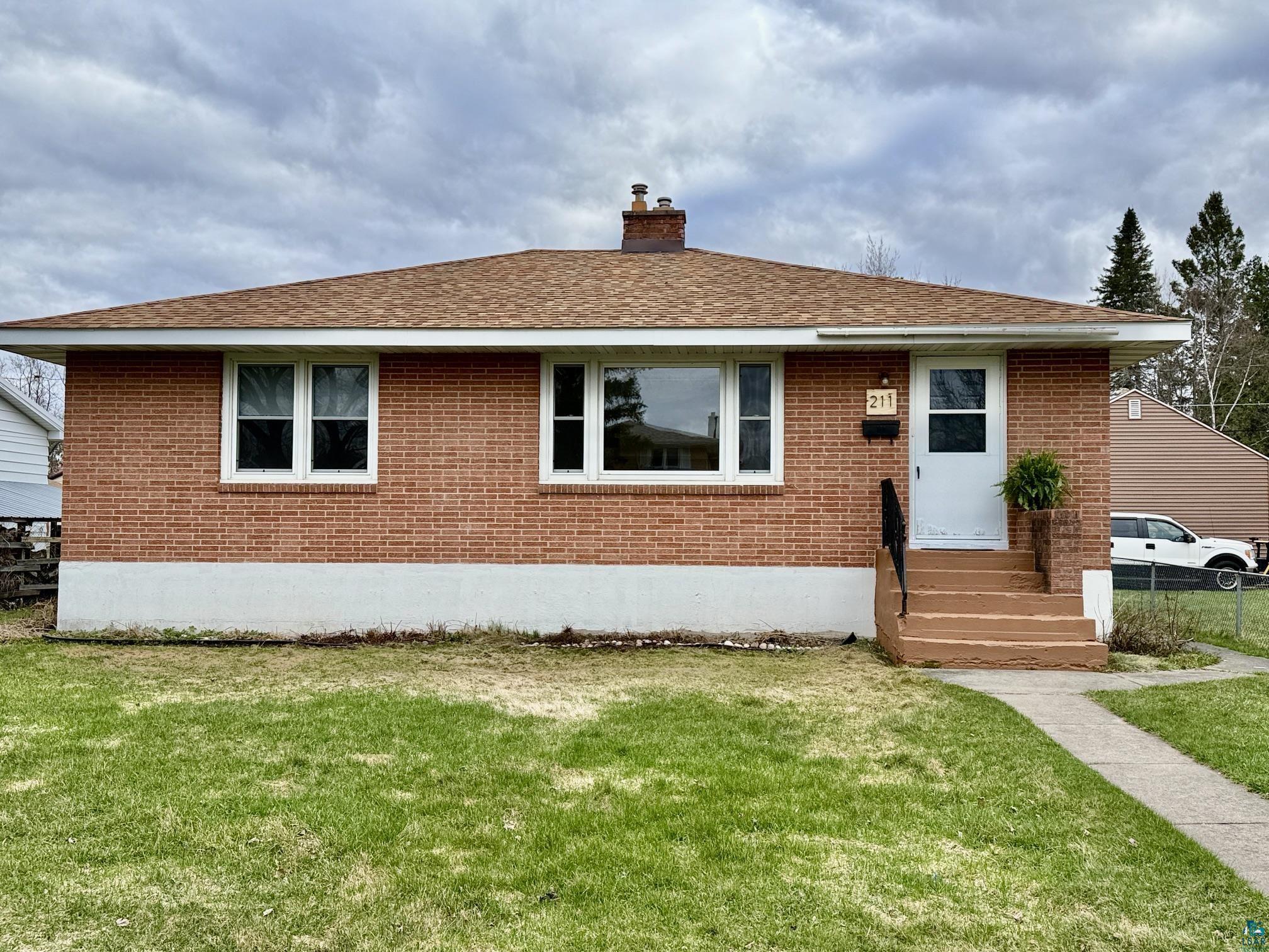 211 NW 10th St Chisholm MN 55719 6124813 image1