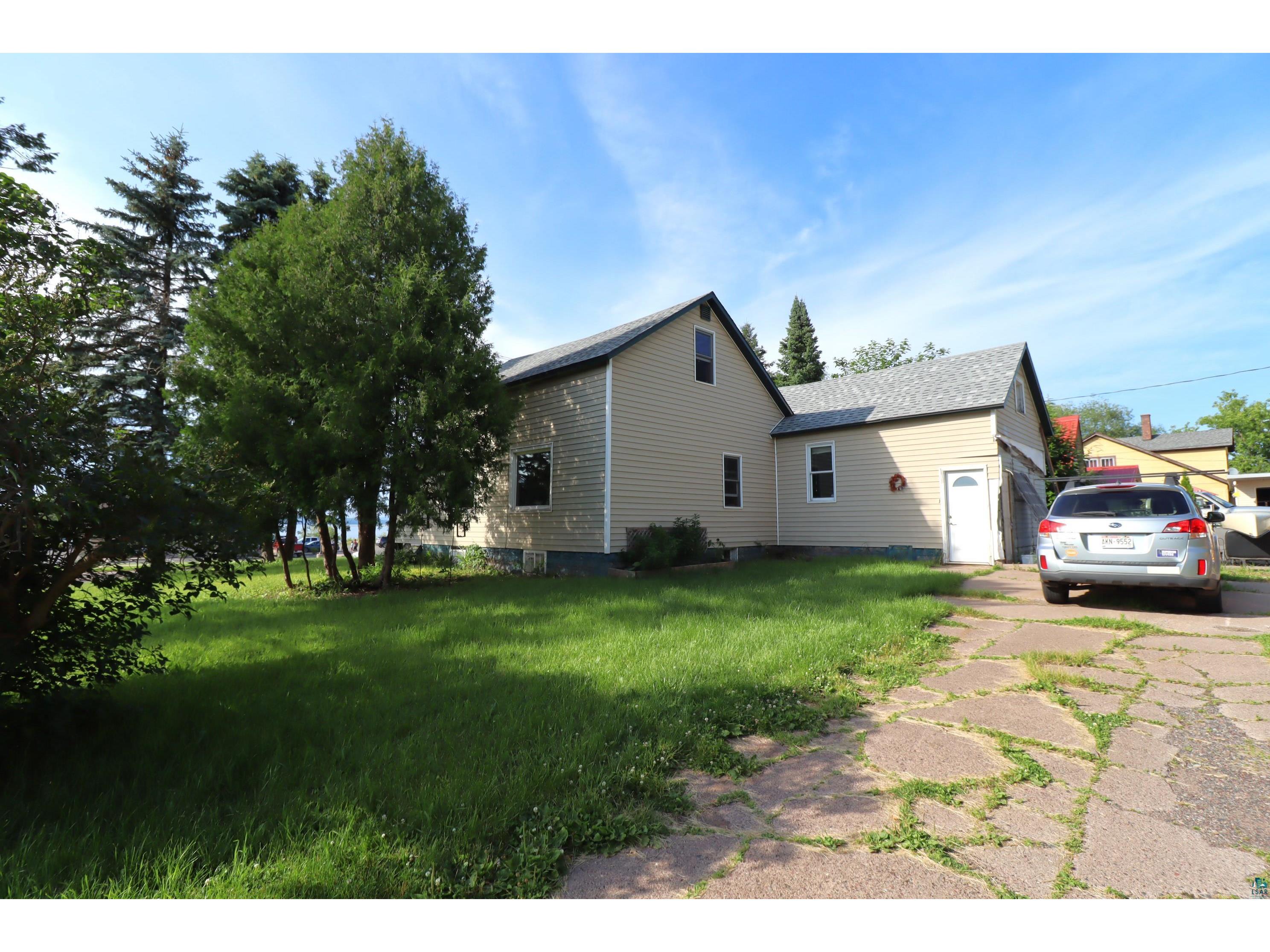 2114 Lake Shore Dr E Ashland WI 54806 6114884 image1