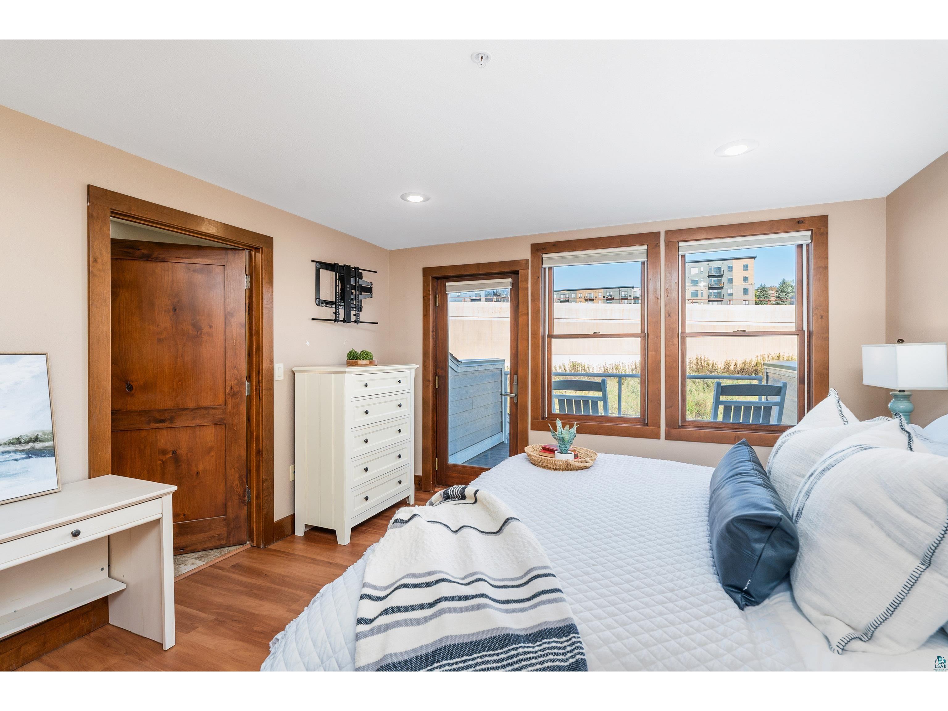 2126- L205 Water St Duluth MN 55812 - Lake Superior 6122445 image28