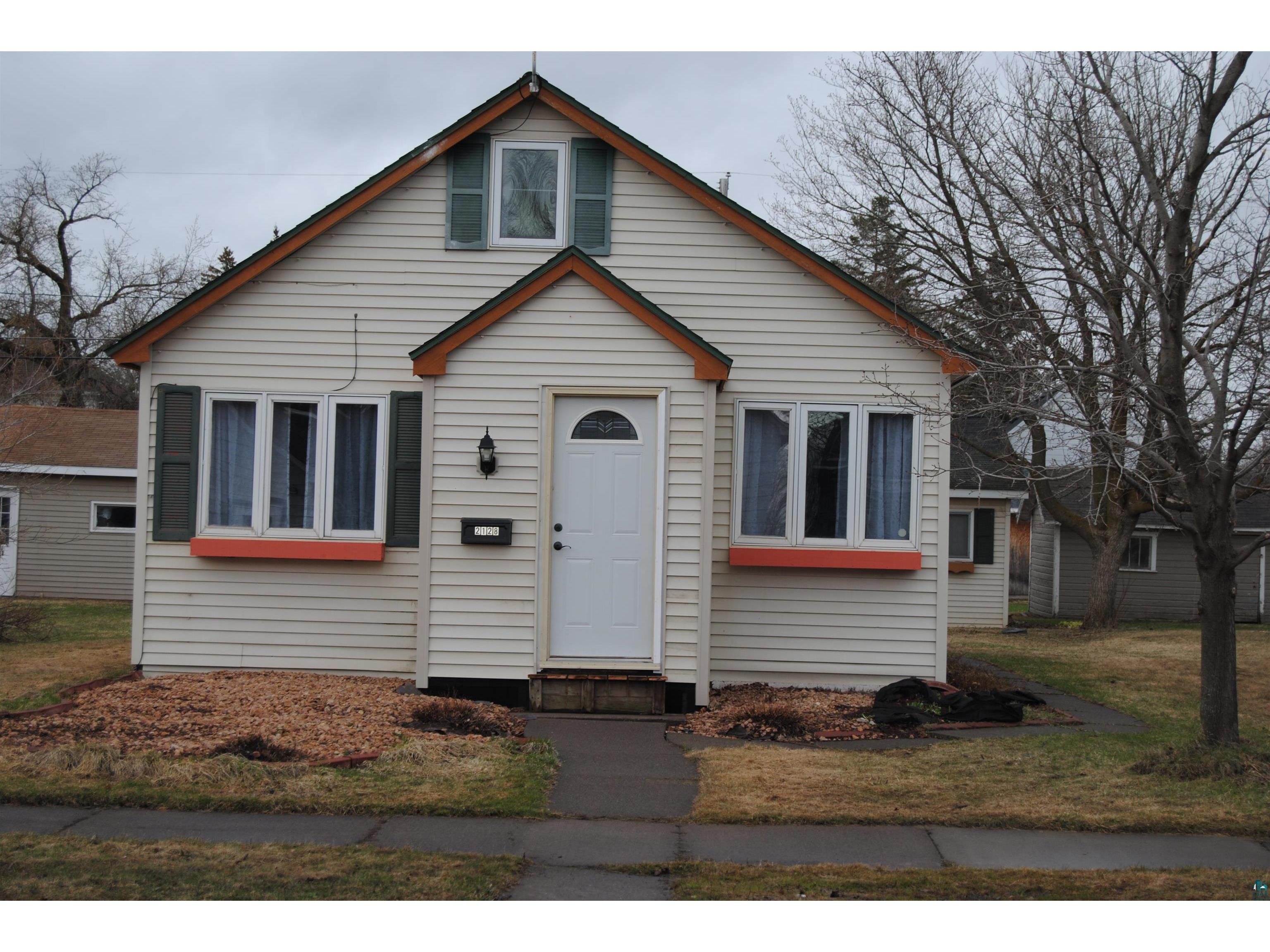 2128 Oakes Ave Superior WI 54880 6107753 image1