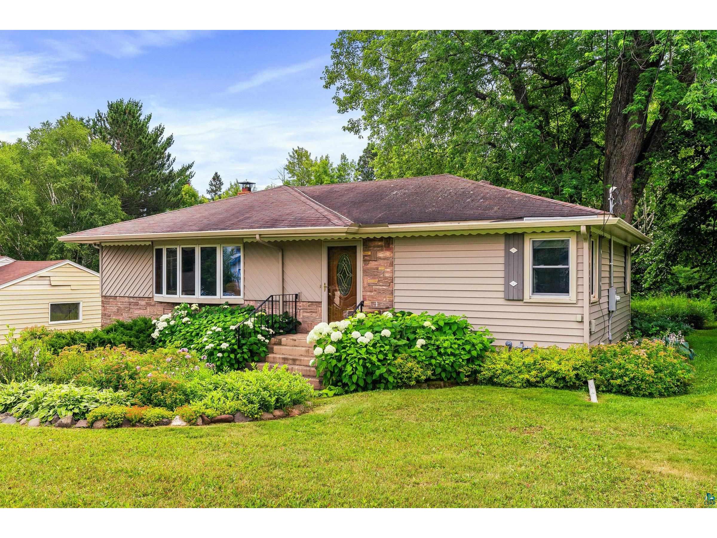 2134 Hillcrest Dr Duluth MN 55811 6109821 image1