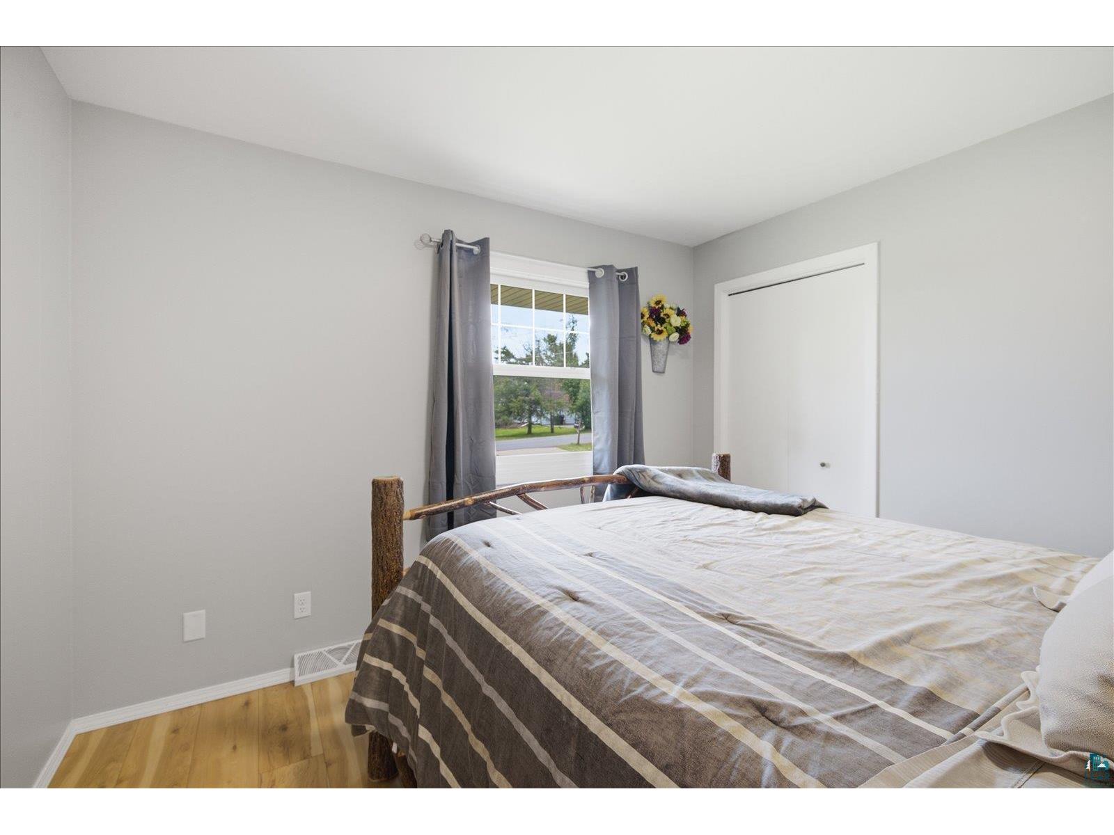 215 E 45th St Hibbing MN 55746 6126543 image18