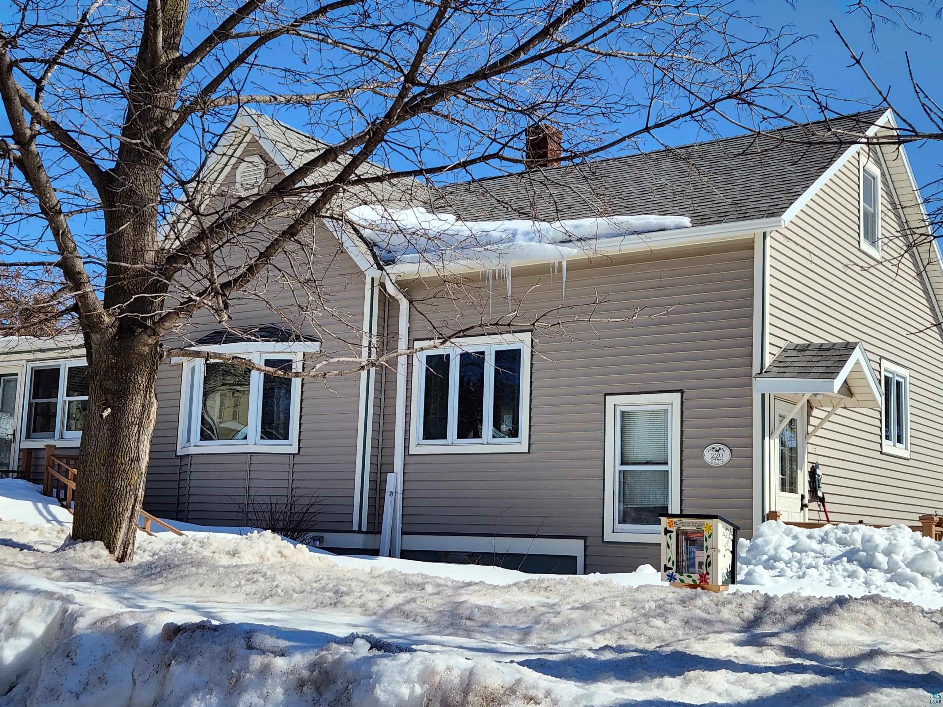 220 W 5th Ave Washburn WI 54891 6107327 image1