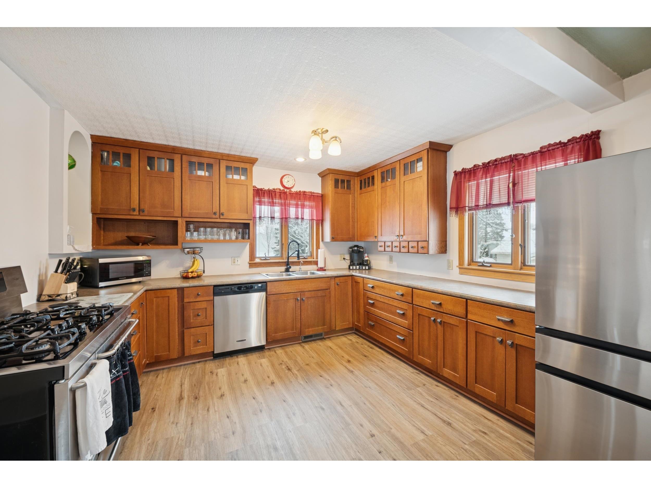 220 W 5th Ave Washburn WI 54891 6123374 image6