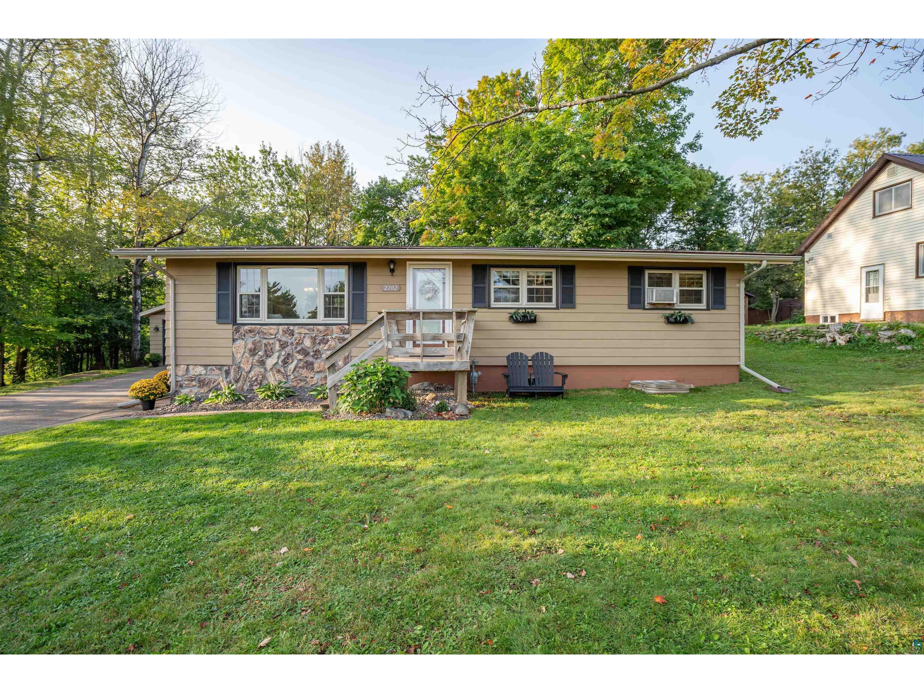 2202 Ensign St Duluth MN 55811 6115982 image1