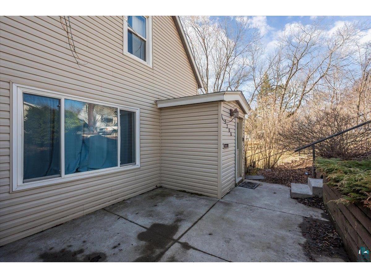 2208 W 8th St Duluth MN 55806 6124784 image2