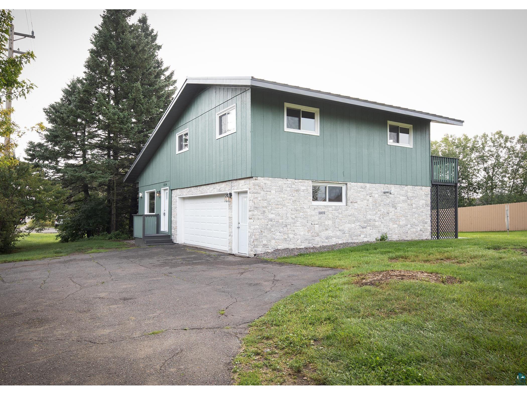 2214 W Arrowhead Rd Duluth MN 55811 6115555 image1