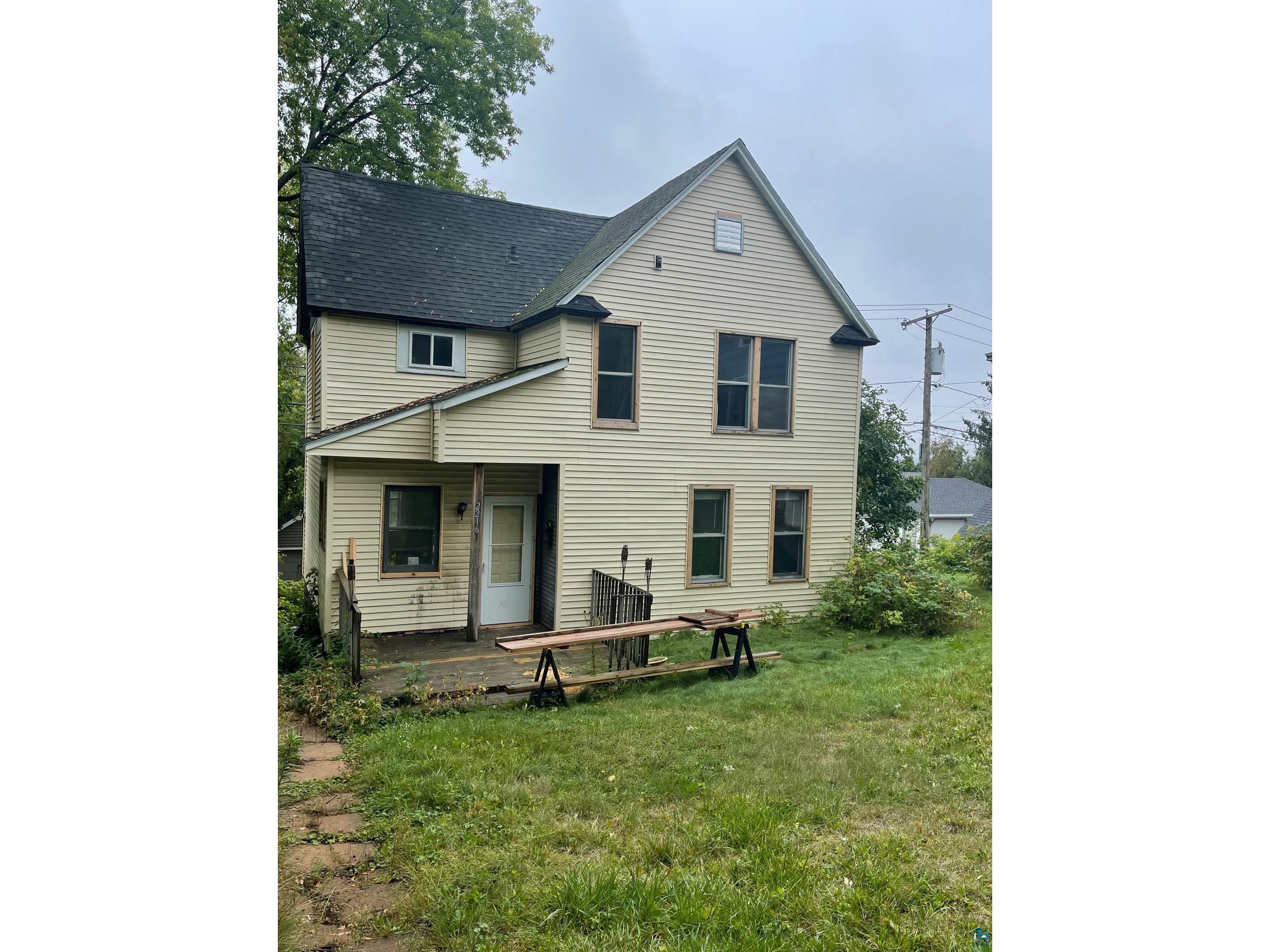 2216 W 8th St Duluth MN 55806 6105637 image1