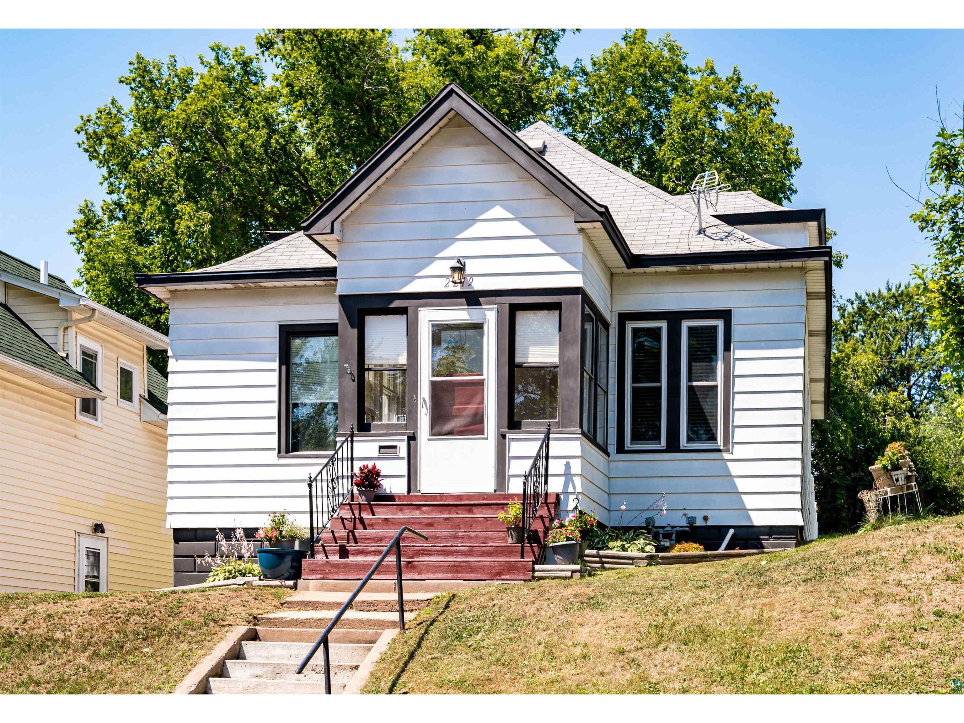 2219 W 6th St Duluth MN 55806 6109819 image1