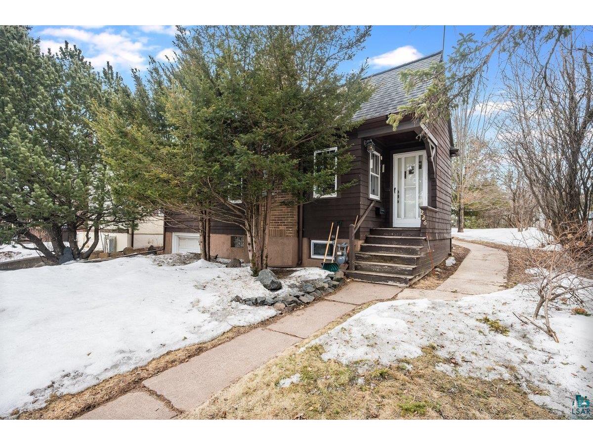 226 W College St Duluth MN 55812 6124286 image1
