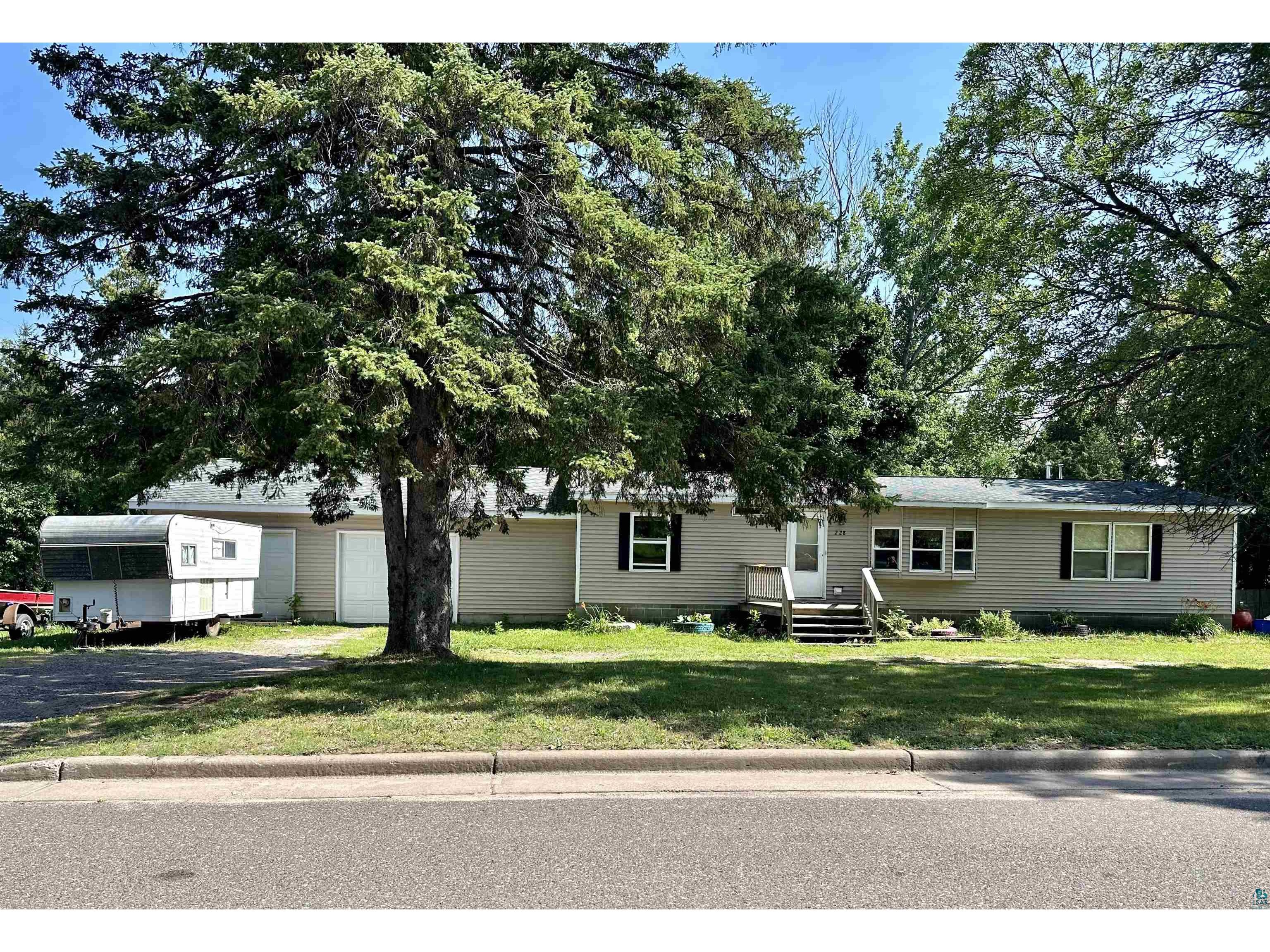 228 E 6th St Washburn WI 54891 6110122 image1