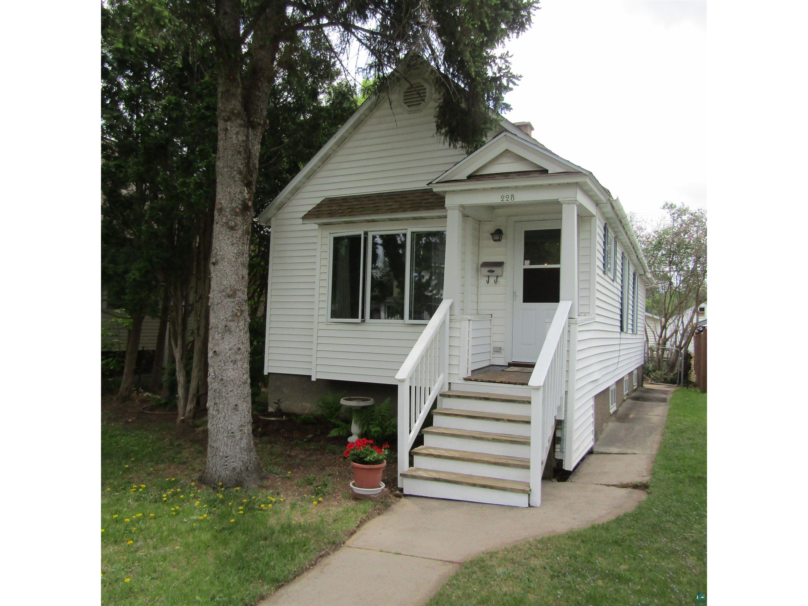 228 E White St Ely MN 55731 6126083 image1
