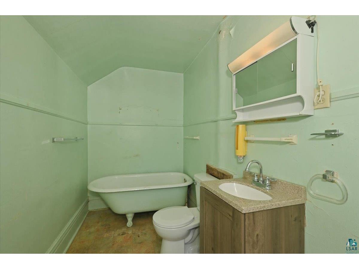 230 N 18th Ave W Duluth MN 55806 6126396 image14