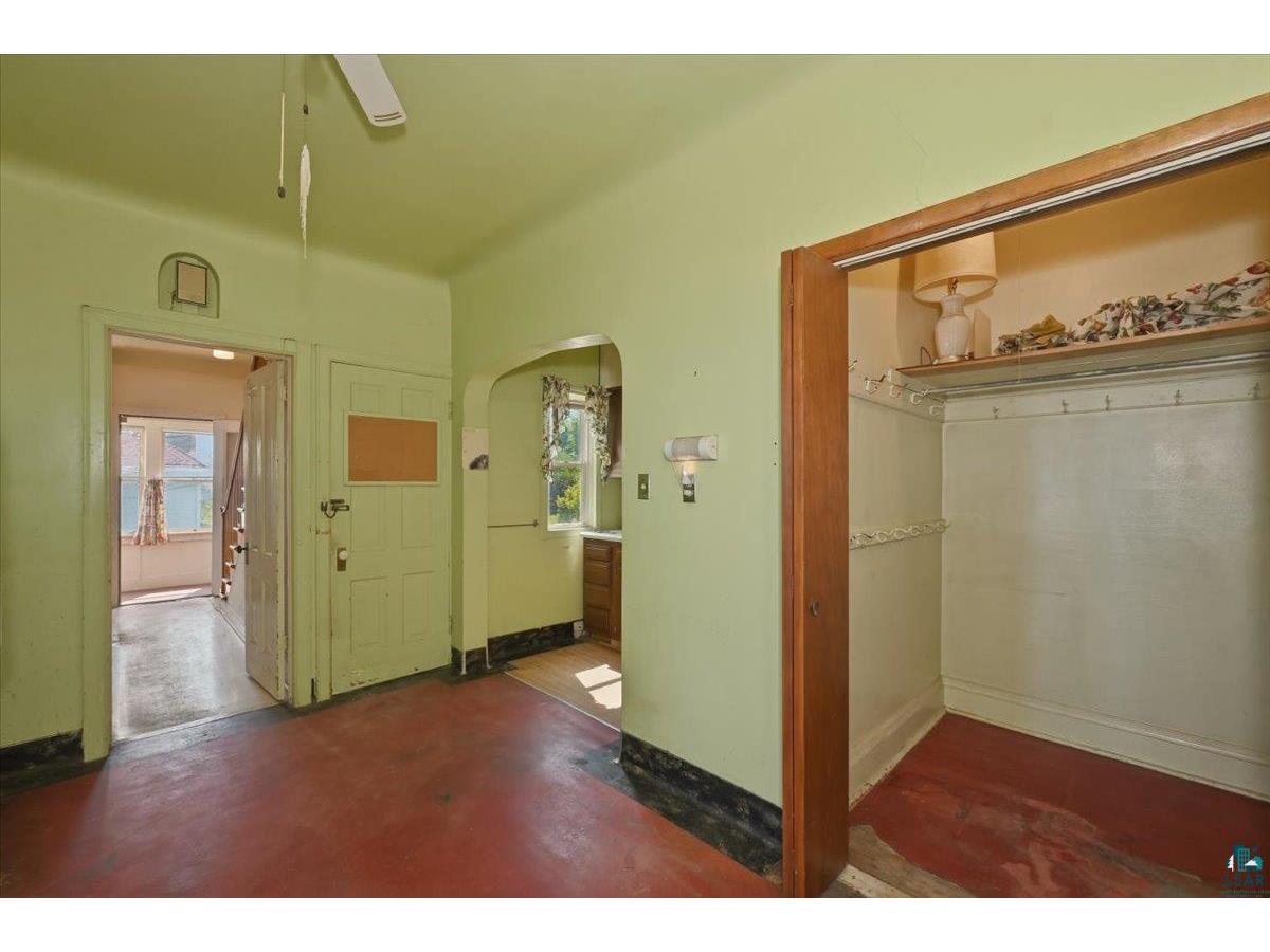 230 N 18th Ave W Duluth MN 55806 6126396 image8