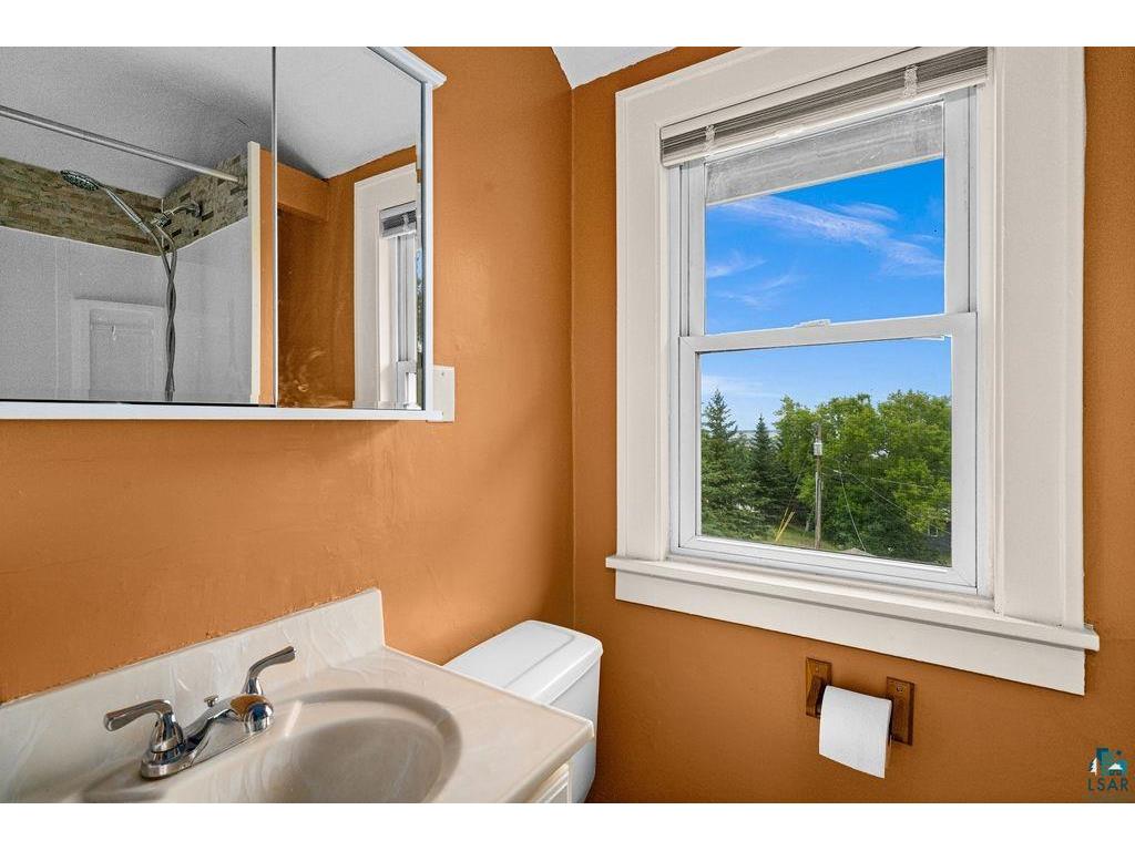 2306 W 12th St Duluth MN 55806 6126659 image15