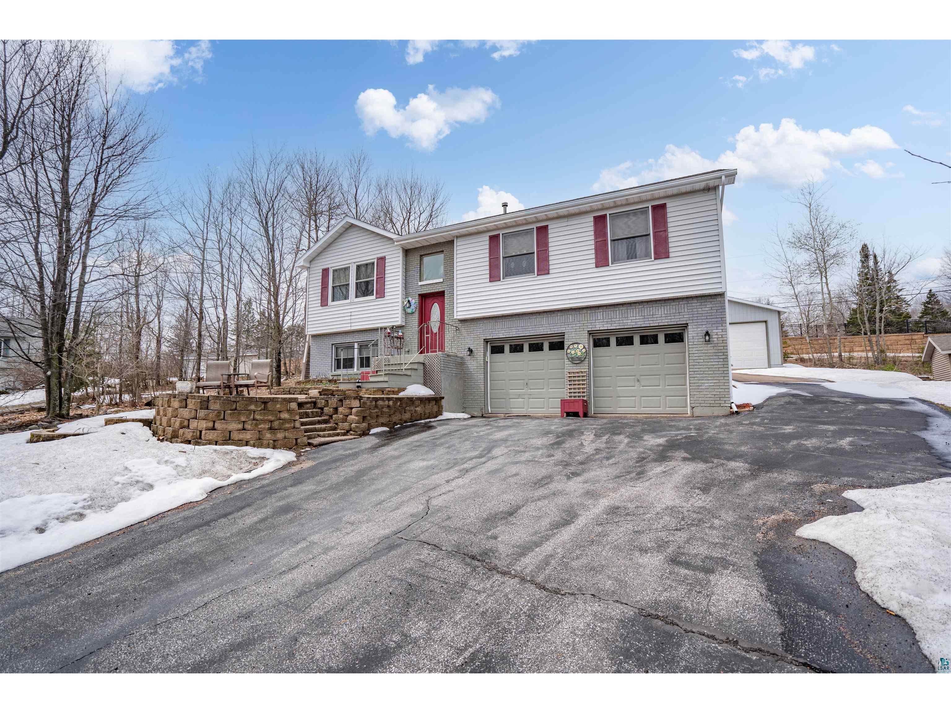 2315 Portage Dr Duluth MN 55811 6107816 image1