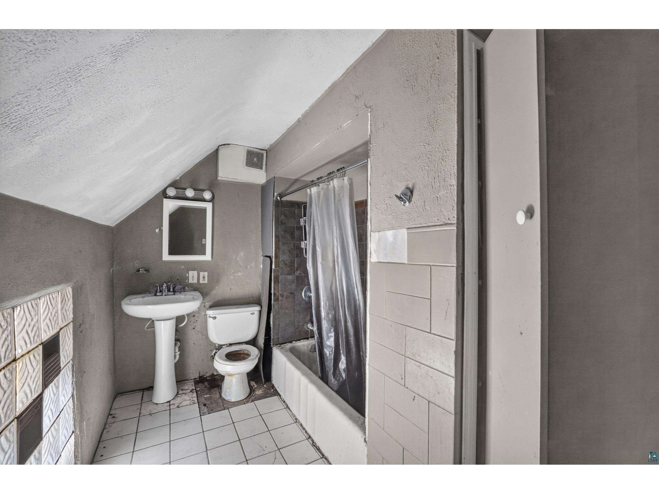 2317 W 4th Street Duluth MN 55806 6126875 image12