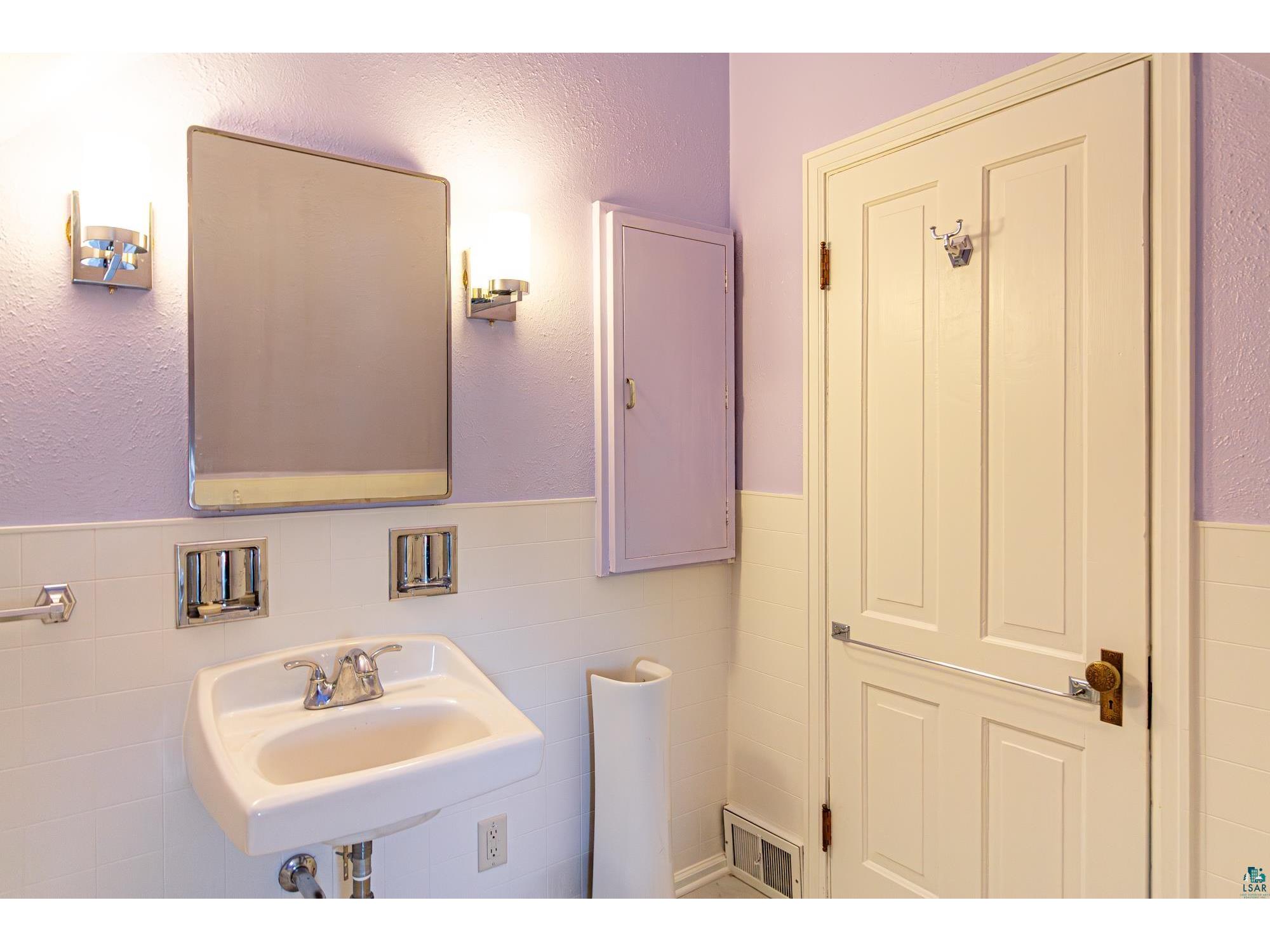 235 E Harvey St Ely MN 55731 6120829 image28