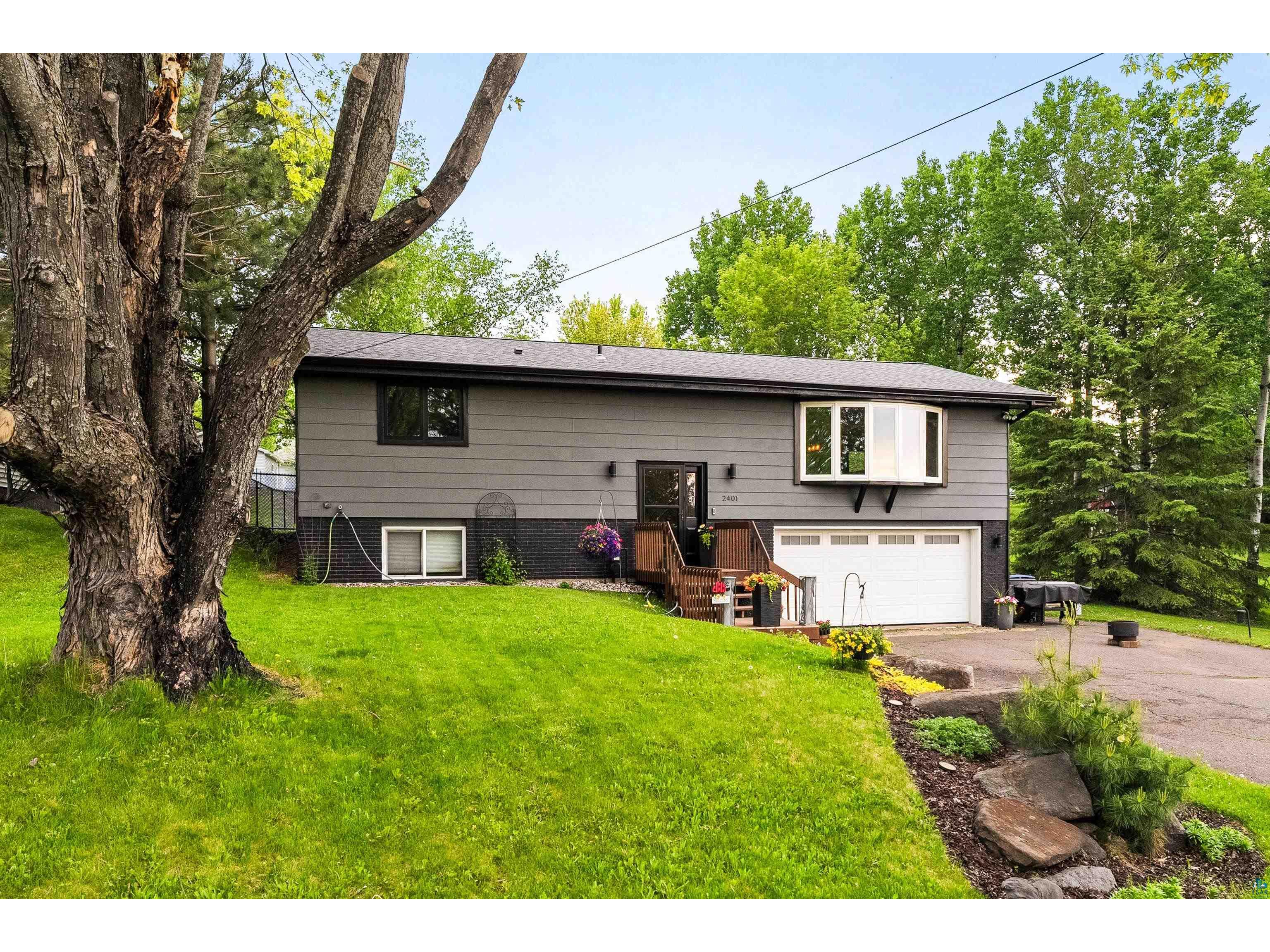 2401 W 23rd St Duluth MN 55811 6125880 image1