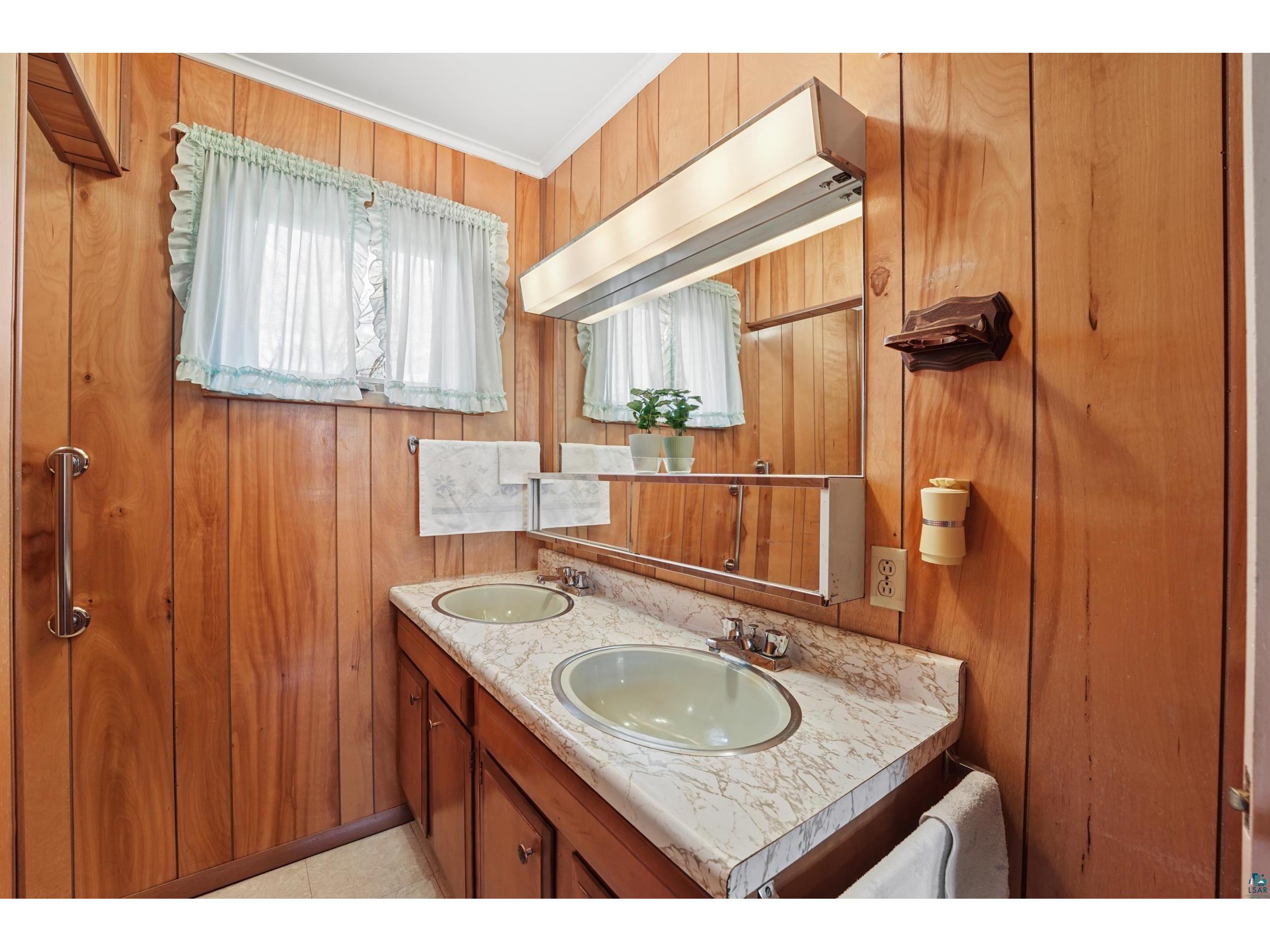 2410 Hughitt Ave Superior WI 54880 6125215 image12