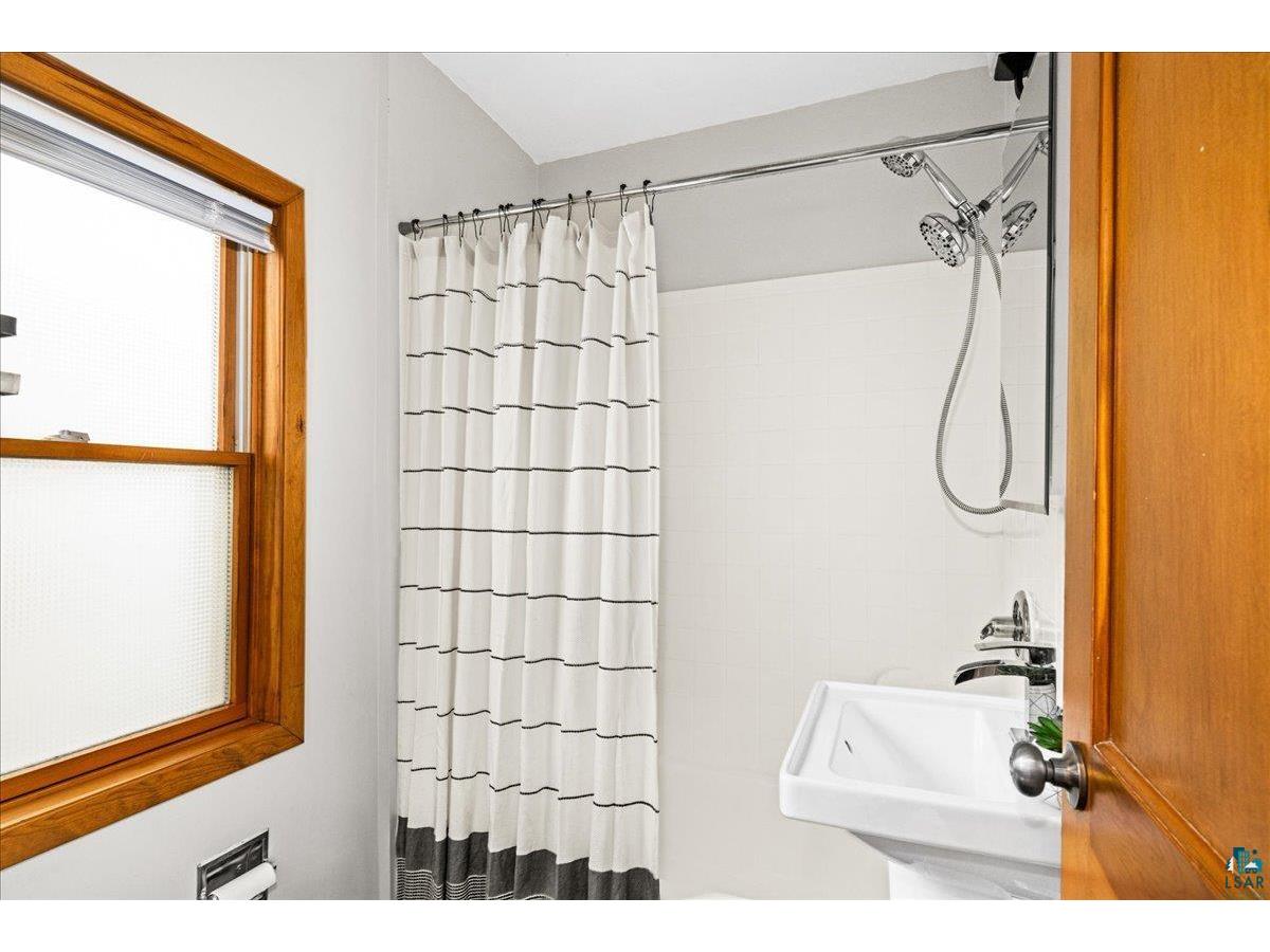 2418 W 2nd St Duluth MN 55806 6125624 image11