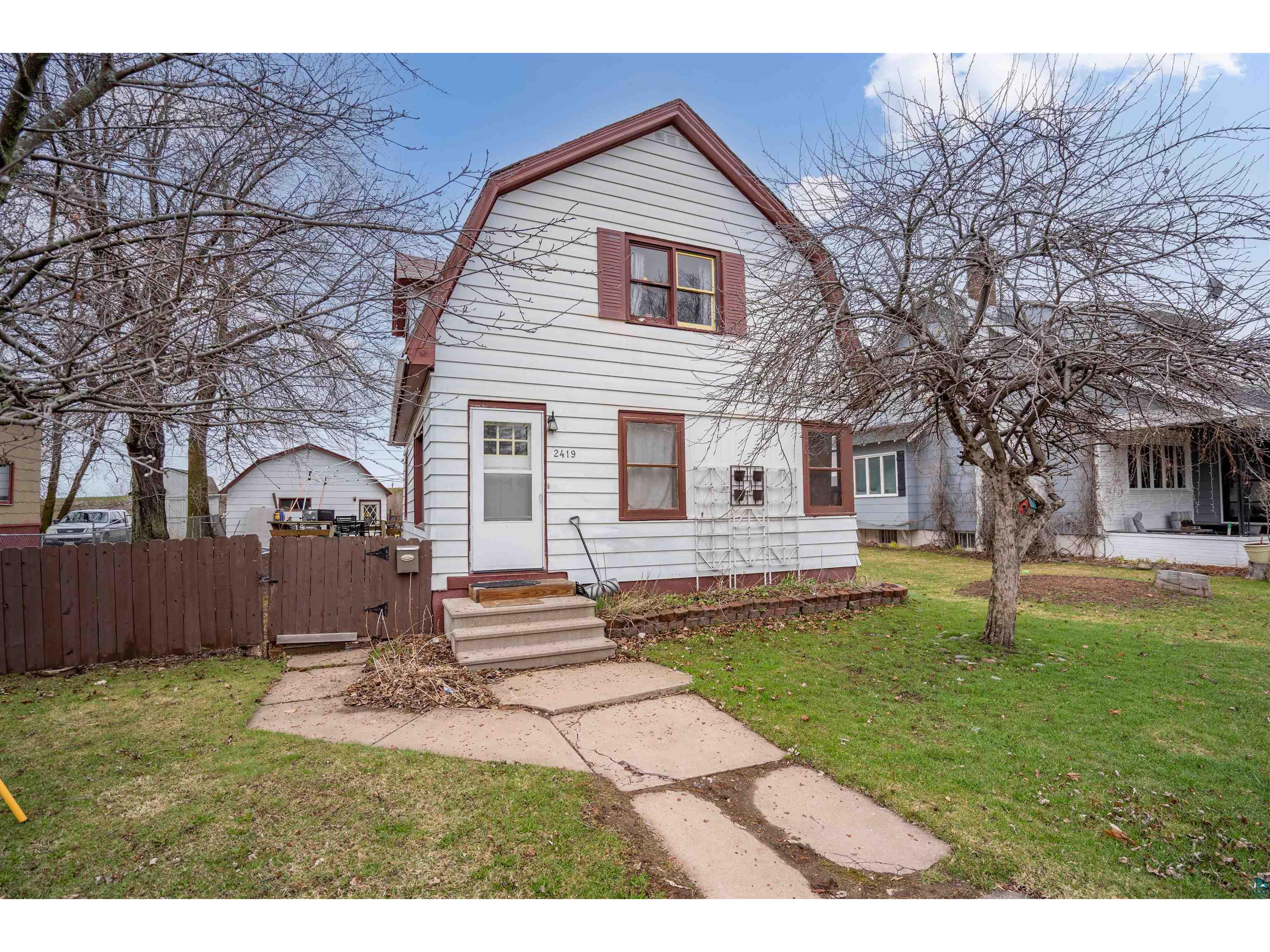 2419 E 3rd St Superior WI 54880 6107992 image1