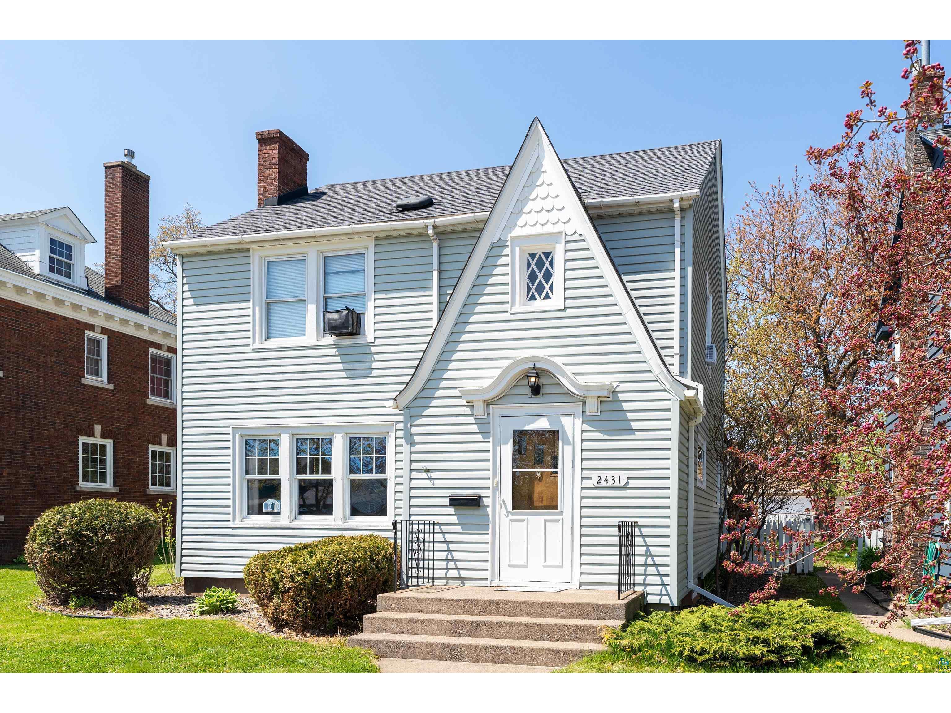 2431 Hammond Ave Superior WI 54880 6124889 image1
