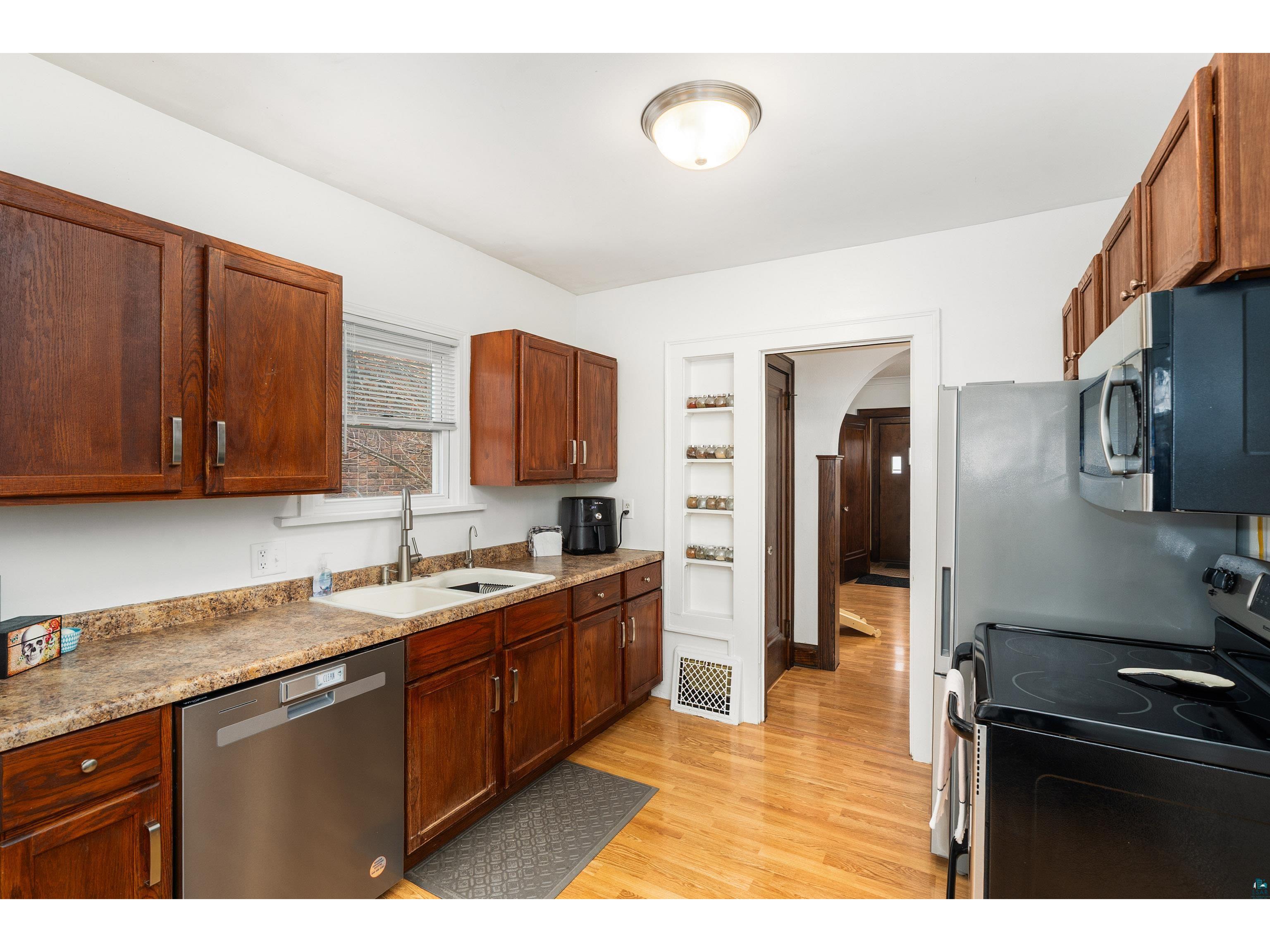 2431 Hammond Ave Superior WI 54880 6124889 image3