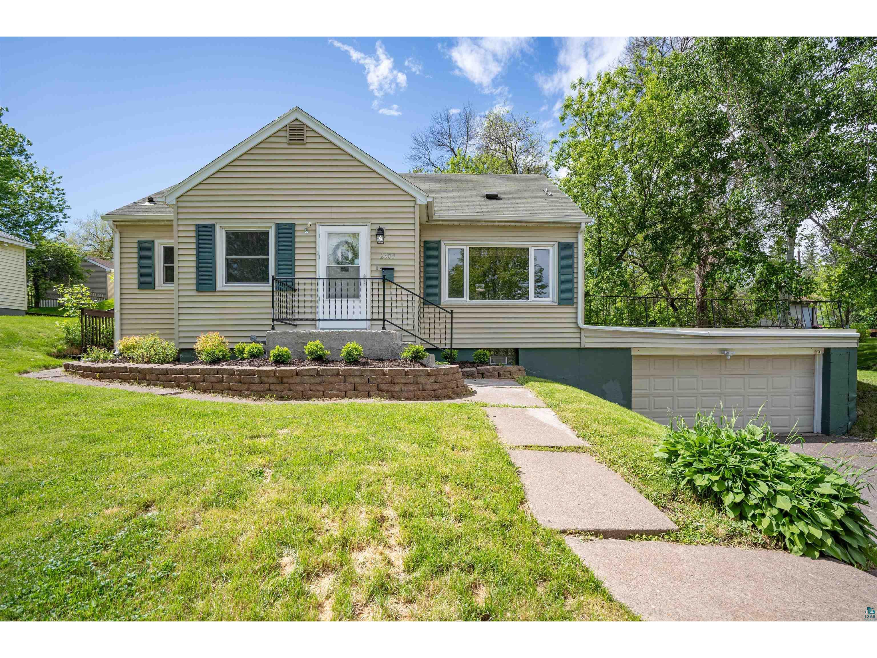 2509 W 15th St Duluth MN 55811 6114081 image1