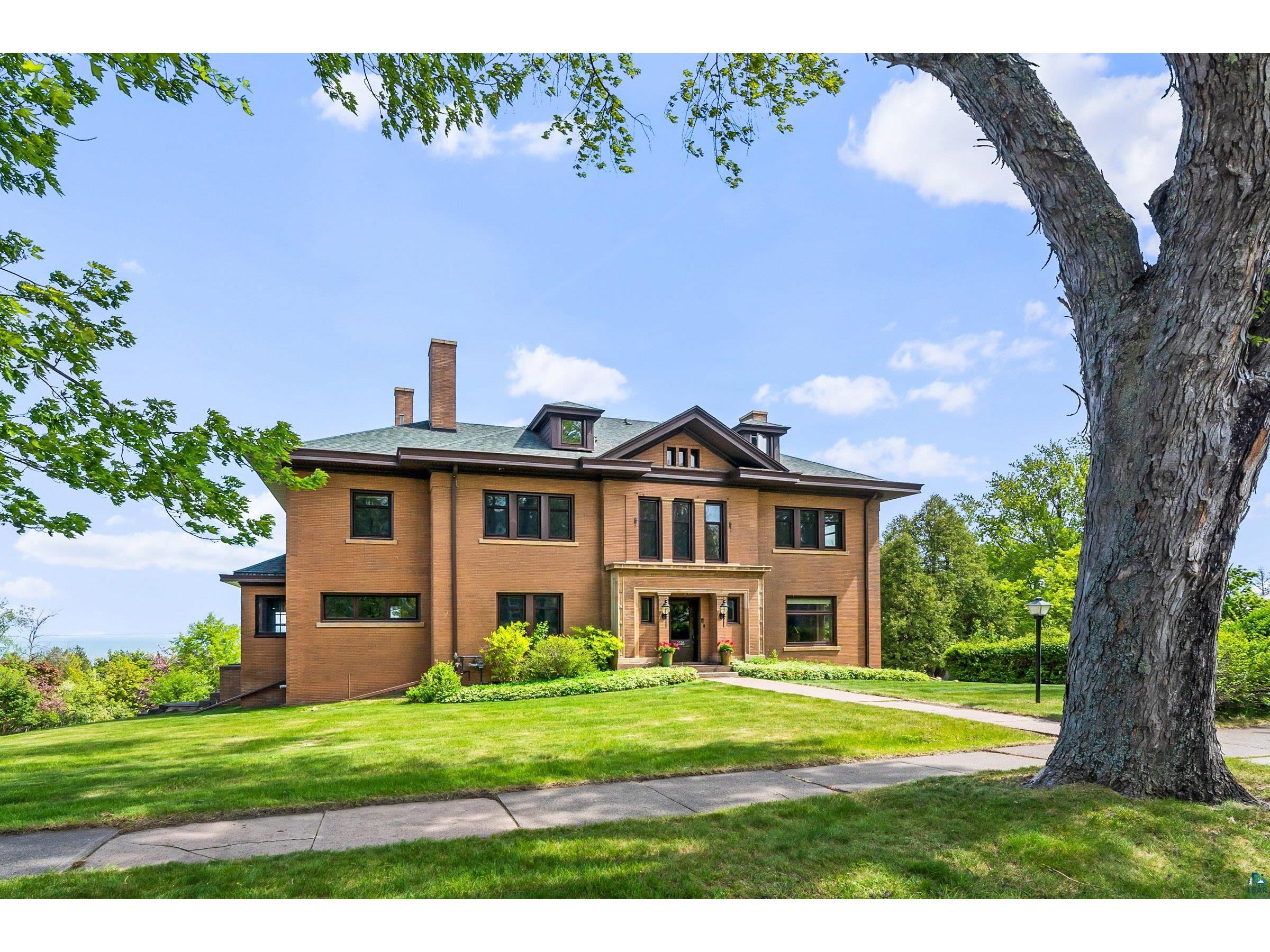 2526 E 2nd St Duluth MN 55812 6108616 image1
