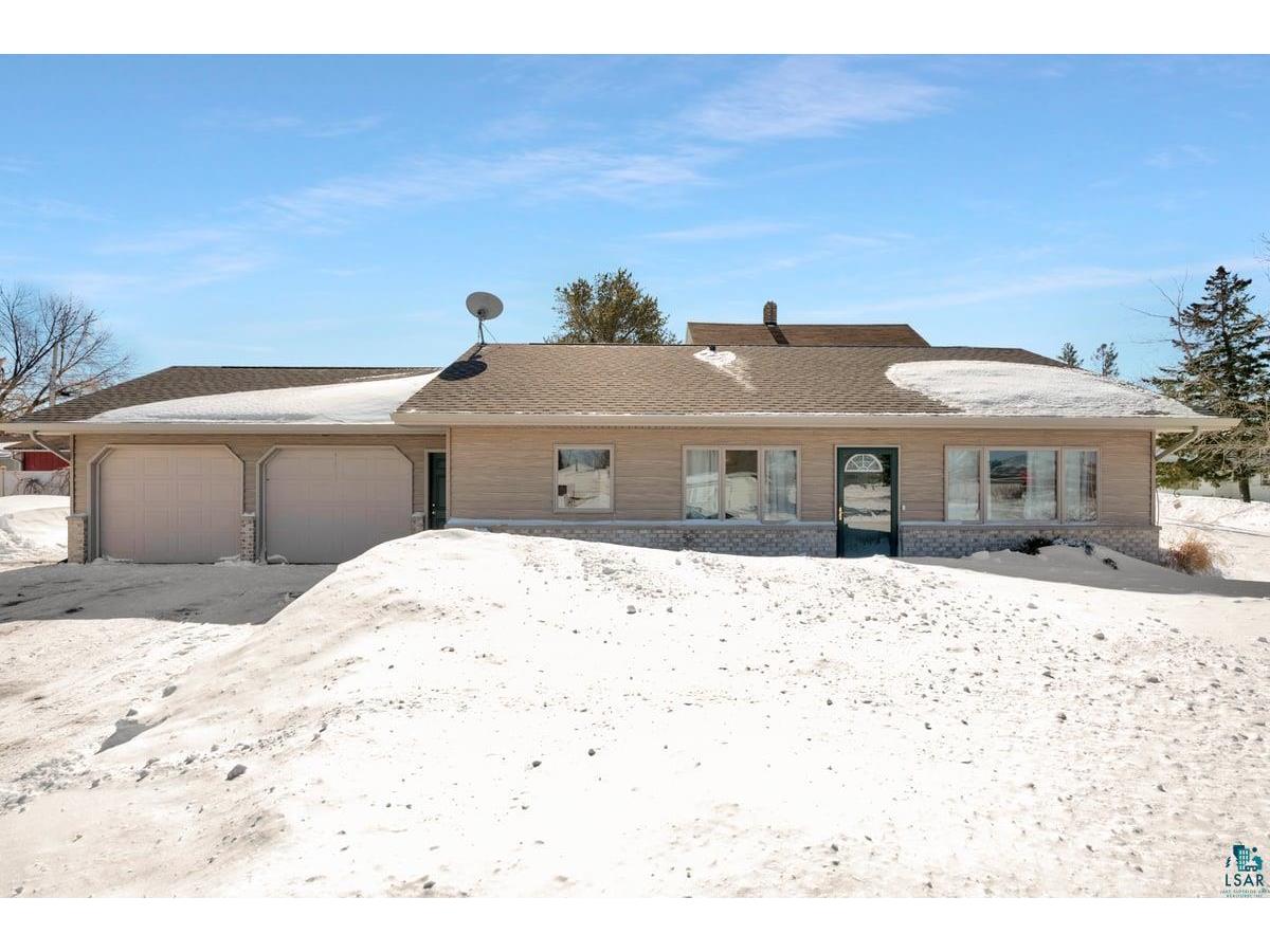 2526 N 16th St Superior WI 54880 6107323 image1