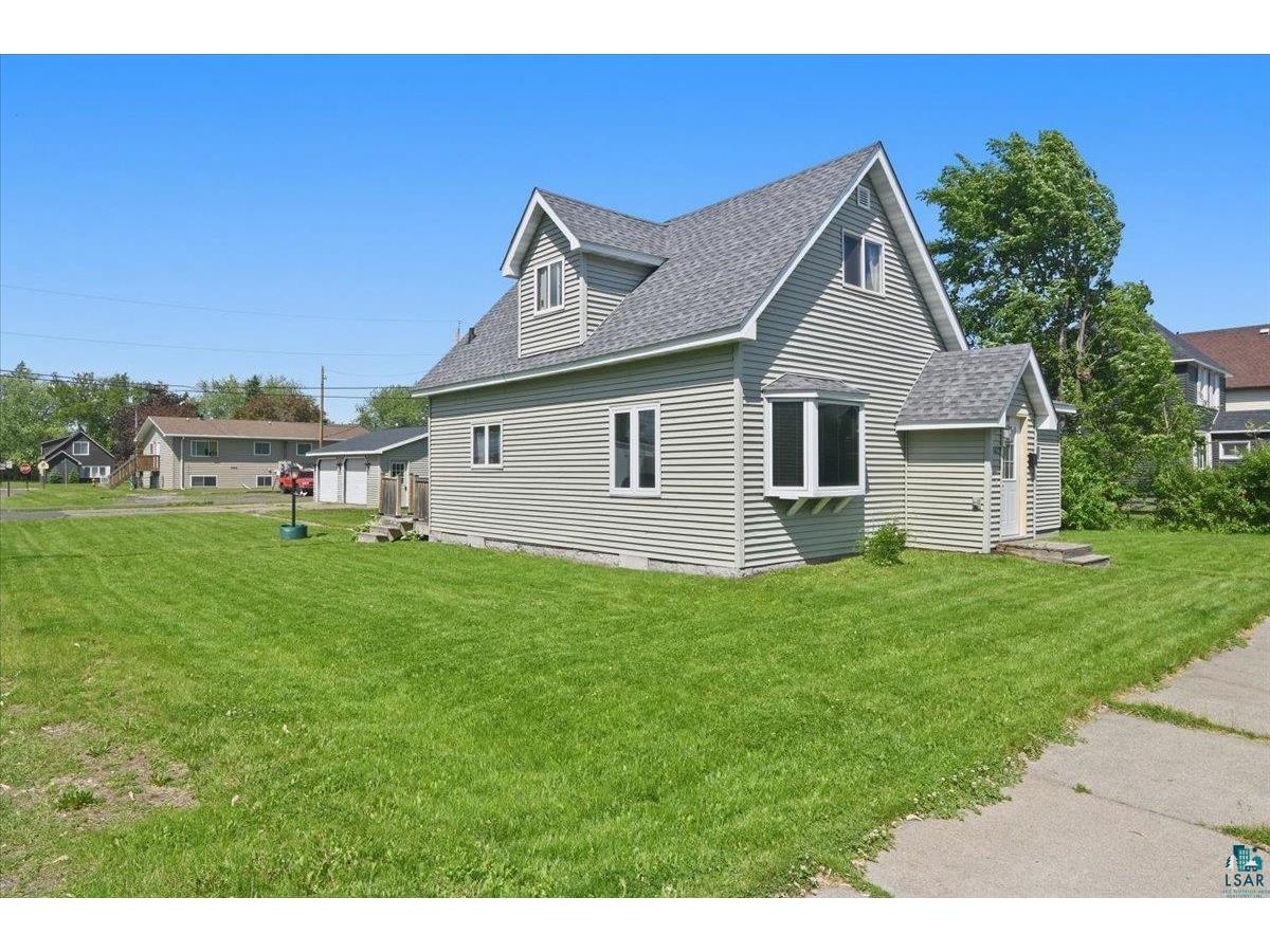 2623 N 22nd St Superior WI 54880 6126102 image1