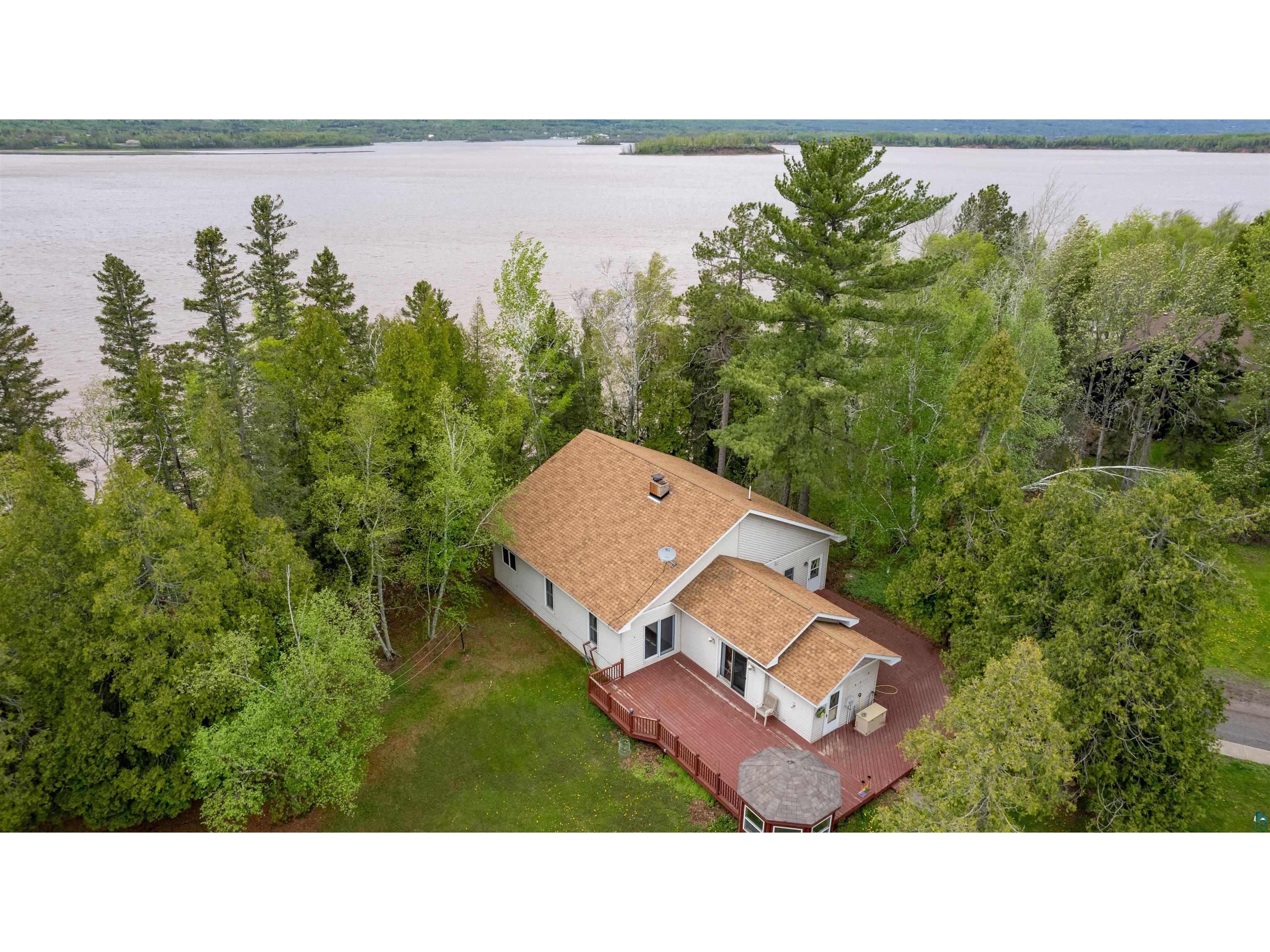 2770 S Riverview Dr Superior WI 54880 - St Louis River 6114030 image1