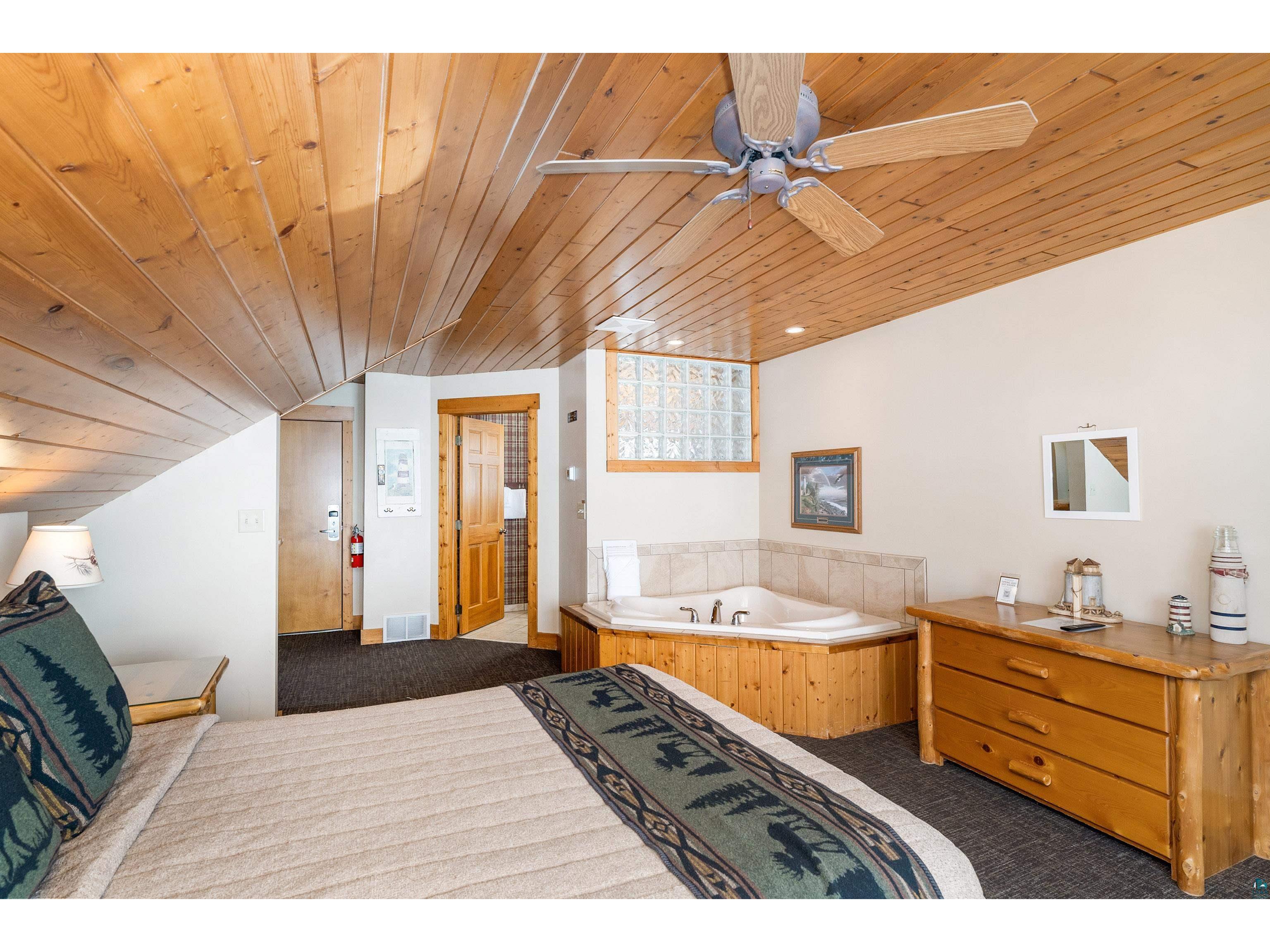 2826 Highway 61 Two Harbors MN 55616 - Lake Superior 6124673 image32