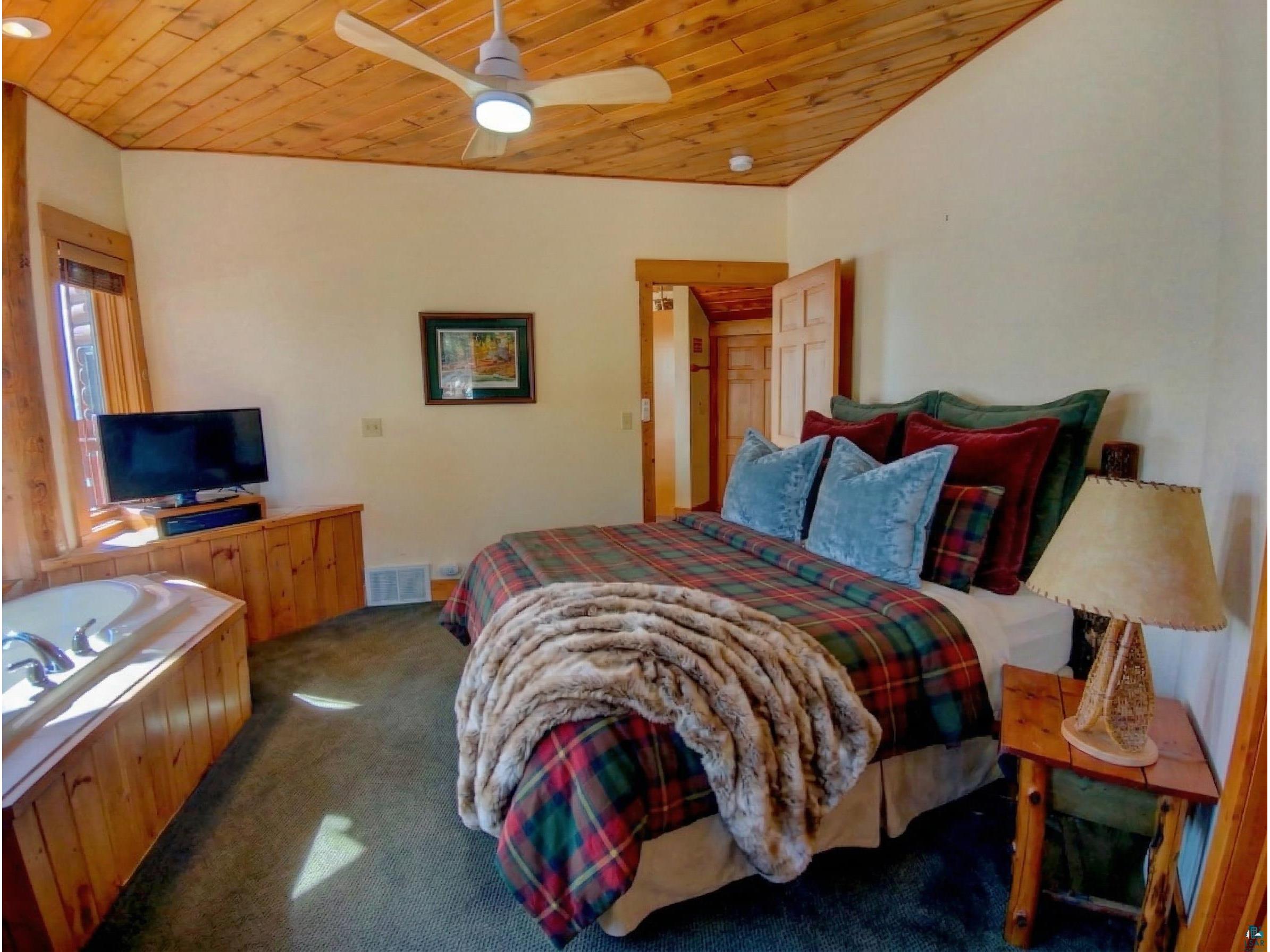 2826 Highway 61 Two Harbors MN 55616 - Lake Superior 6125659 image10