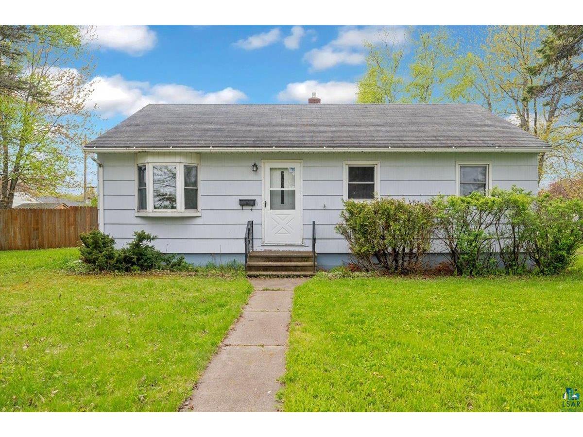 2902 E 4th St Superior WI 54880 6113777 image1