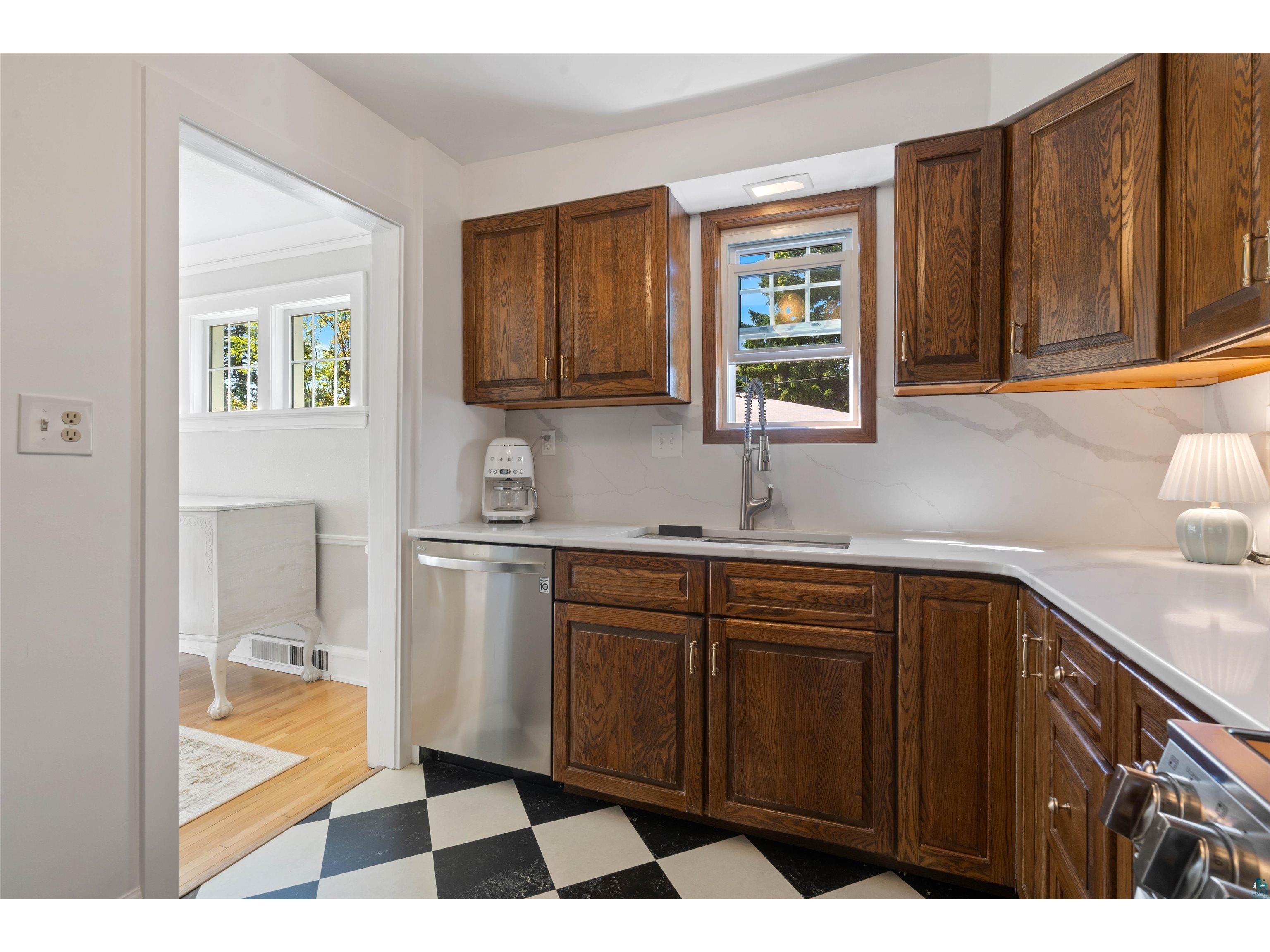 3 E College St Duluth MN 55812 6126273 image13