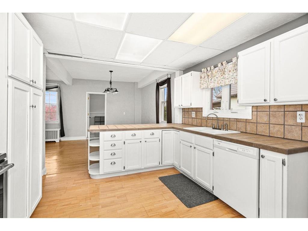 3 W Linden St Duluth MN 55811 6122851 image5