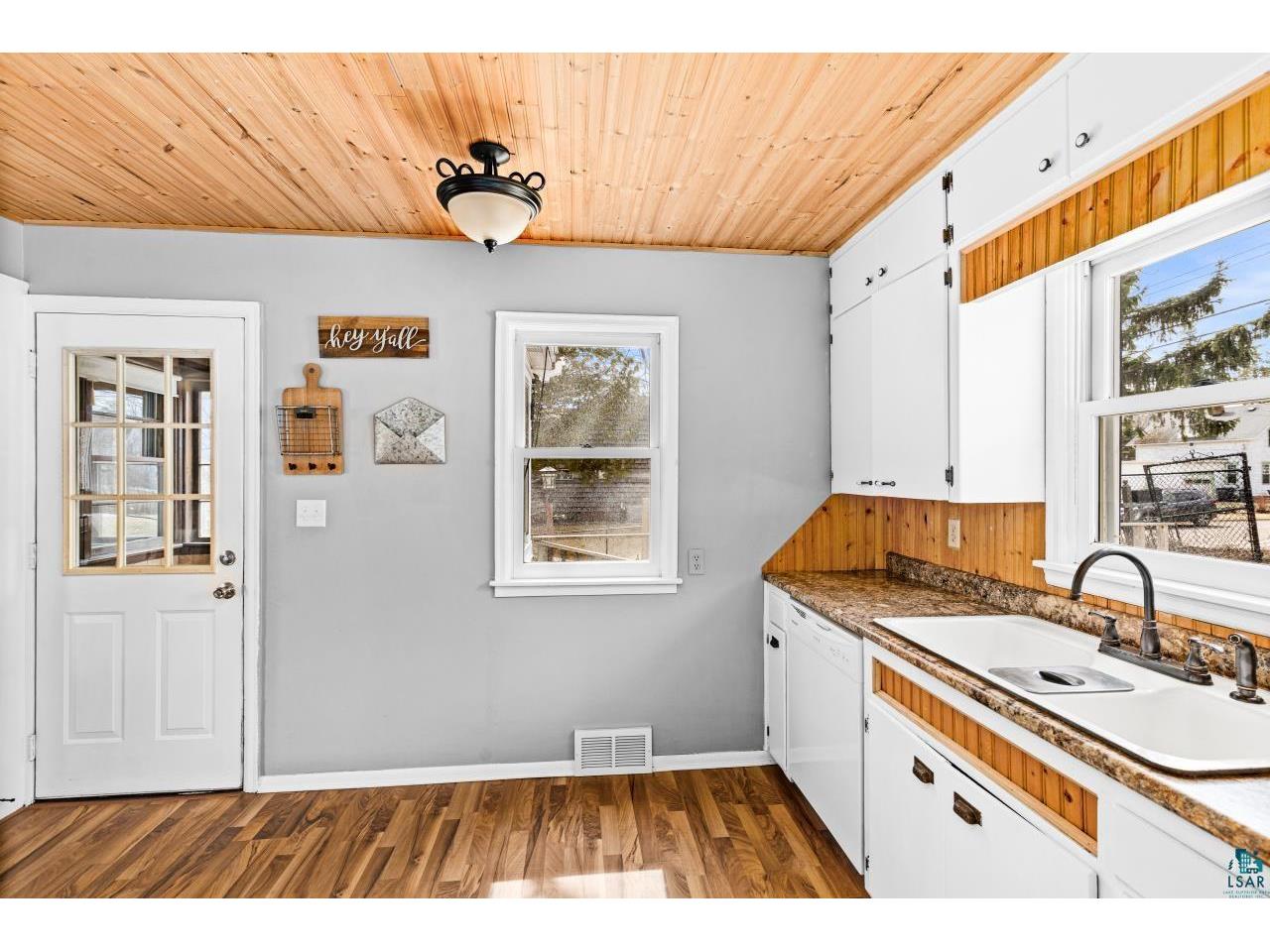 301 St. Paul Ave Duluth MN 55803 6124648 image13