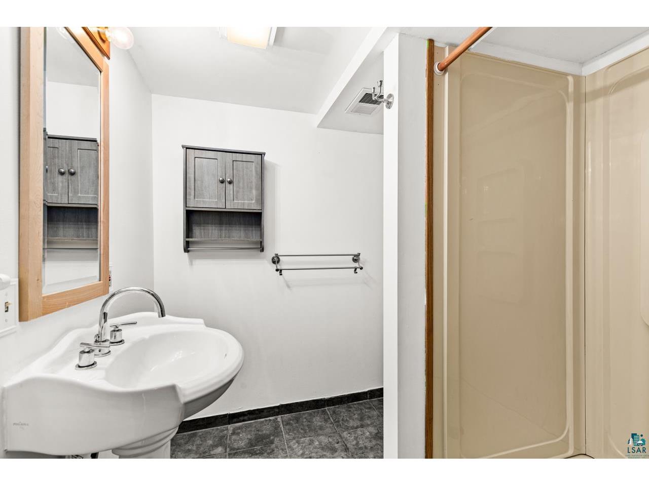 301 St. Paul Ave Duluth MN 55803 6124648 image41