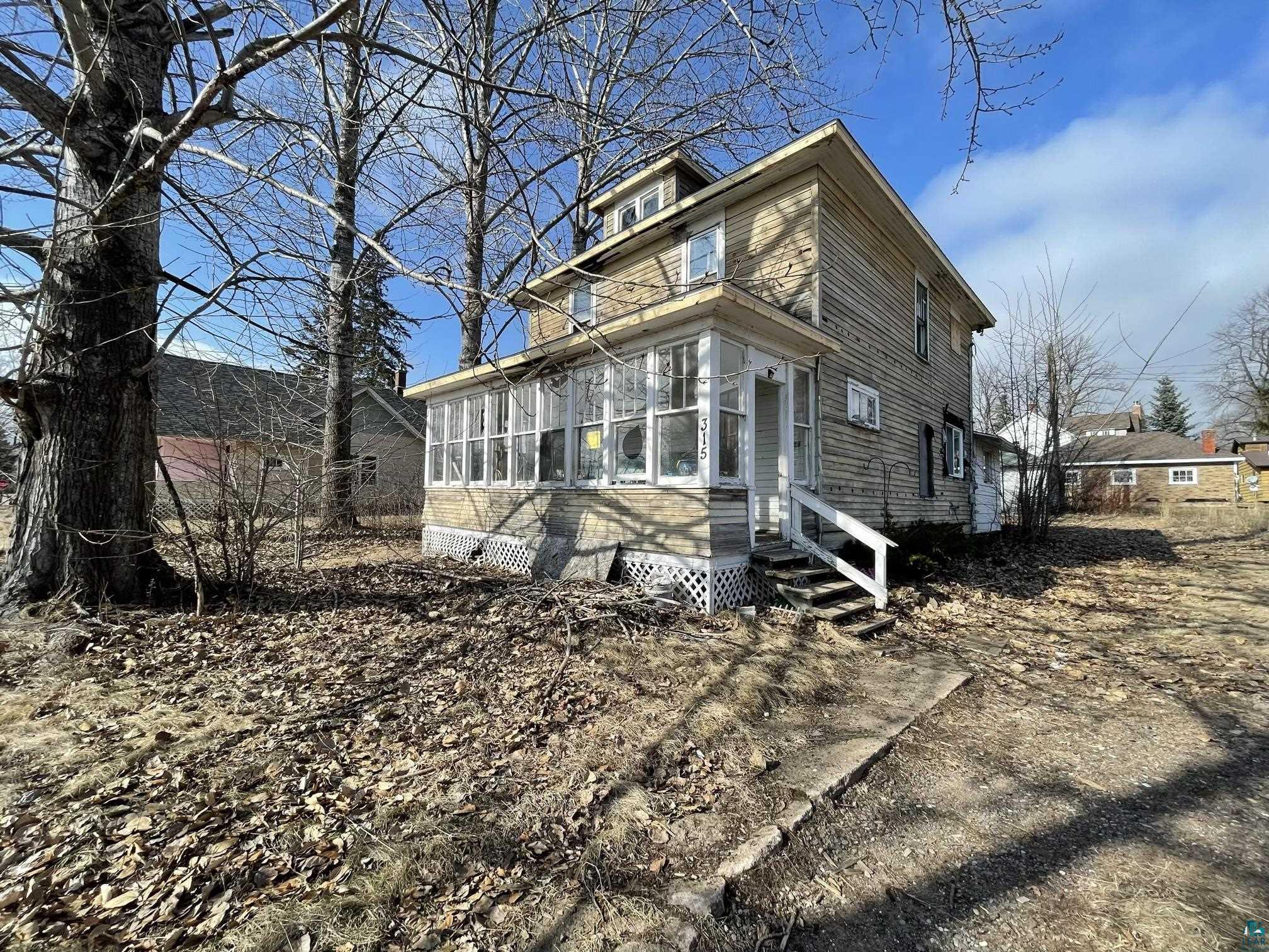 315 W 5th St Washburn WI 54891 6112442 image1